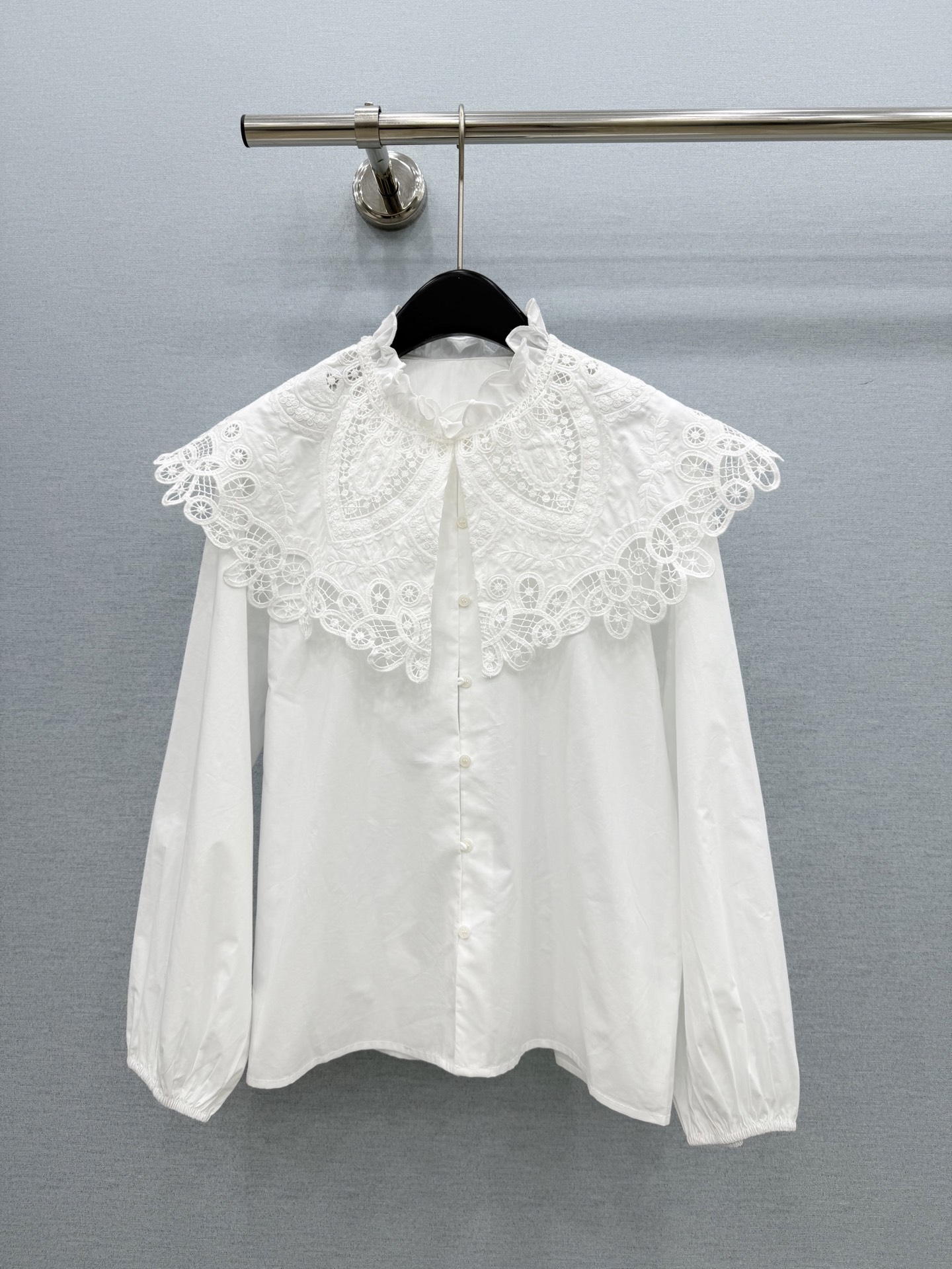 🛒𝐍𝐄𝐖 · 𝟐𝟎𝟐6/爆款现货 原单品质  小众｜26经典水溶斗篷花边镂空刺绣纯色衬衫 法式极致穿搭 最新系列单品 强