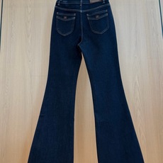 🛒𝐍𝐄𝐖 · 𝟐𝟎𝟐6/爆款现货 【秋冬新款】设计师|经典磨毛加绒刺绣微喇牛仔裤 采用高端定制面料,牛仔穿起来非常舒 🛒𝐍𝐄𝐖 · 𝟐𝟎𝟐6/爆款现货 【秋冬新款】设计师|经典磨毛加绒刺绣微喇牛仔裤 采用高端定制面料,牛仔穿起来非常舒