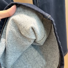 🛒𝐍𝐄𝐖 · 𝟐𝟎𝟐6/爆款现货 【秋冬新款】设计师|经典磨毛加绒刺绣微喇牛仔裤 采用高端定制面料,牛仔穿起来非常舒 🛒𝐍𝐄𝐖 · 𝟐𝟎𝟐6/爆款现货 【秋冬新款】设计师|经典磨毛加绒刺绣微喇牛仔裤 采用高端定制面料,牛仔穿起来非常舒