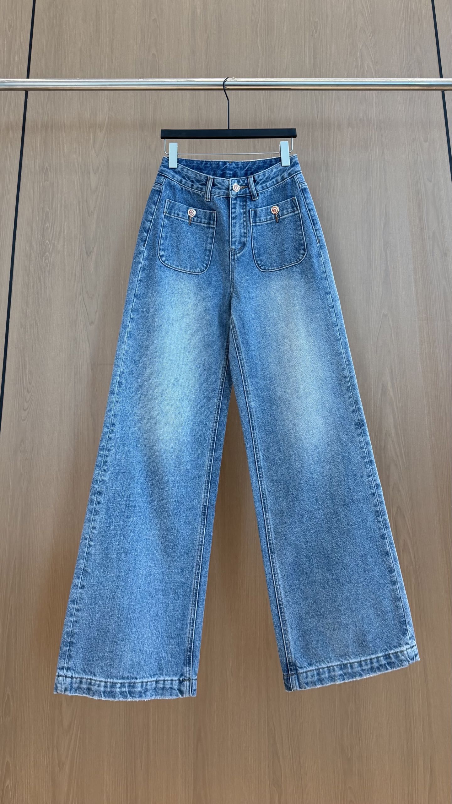 🛒𝐍𝐄𝐖 · 𝟐𝟎𝟐6/爆款现货 【秋冬新款】设计师｜双口袋磨毛薄加绒牛仔裤 采用高端定制面料，牛仔穿起来非常舒适，常规