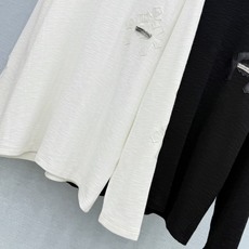 🛒𝐍𝐄𝐖 · 𝟐𝟎𝟐6/爆款现货 【原单品质】克罗星*|宽松版十字贴长袖工艺上衣 高订厚实面料 亲肤透气舒适 标志性字母 🛒𝐍𝐄𝐖 · 𝟐𝟎𝟐6/爆款现货 【原单品质】克罗星*|宽松版十字贴长袖工艺上衣 高订厚实面料 亲肤透气舒适 标志性字母