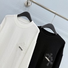 🛒𝐍𝐄𝐖 · 𝟐𝟎𝟐6/爆款现货 【原单品质】克罗星*|宽松版十字贴长袖工艺上衣 高订厚实面料 亲肤透气舒适 标志性字母 🛒𝐍𝐄𝐖 · 𝟐𝟎𝟐6/爆款现货 【原单品质】克罗星*|宽松版十字贴长袖工艺上衣 高订厚实面料 亲肤透气舒适 标志性字母