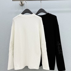 🛒𝐍𝐄𝐖 · 𝟐𝟎𝟐6/爆款现货 【原单品质】克罗星*|宽松版十字贴长袖工艺上衣 高订厚实面料 亲肤透气舒适 标志性字母 🛒𝐍𝐄𝐖 · 𝟐𝟎𝟐6/爆款现货 【原单品质】克罗星*|宽松版十字贴长袖工艺上衣 高订厚实面料 亲肤透气舒适 标志性字母