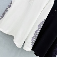🛒𝐍𝐄𝐖 · 𝟐𝟎𝟐6/爆款现货 【原单品质】克罗星*|宽松版十字贴长袖工艺上衣 高订厚实面料 亲肤透气舒适 标志性字母 🛒𝐍𝐄𝐖 · 𝟐𝟎𝟐6/爆款现货 【原单品质】克罗星*|宽松版十字贴长袖工艺上衣 高订厚实面料 亲肤透气舒适 标志性字母