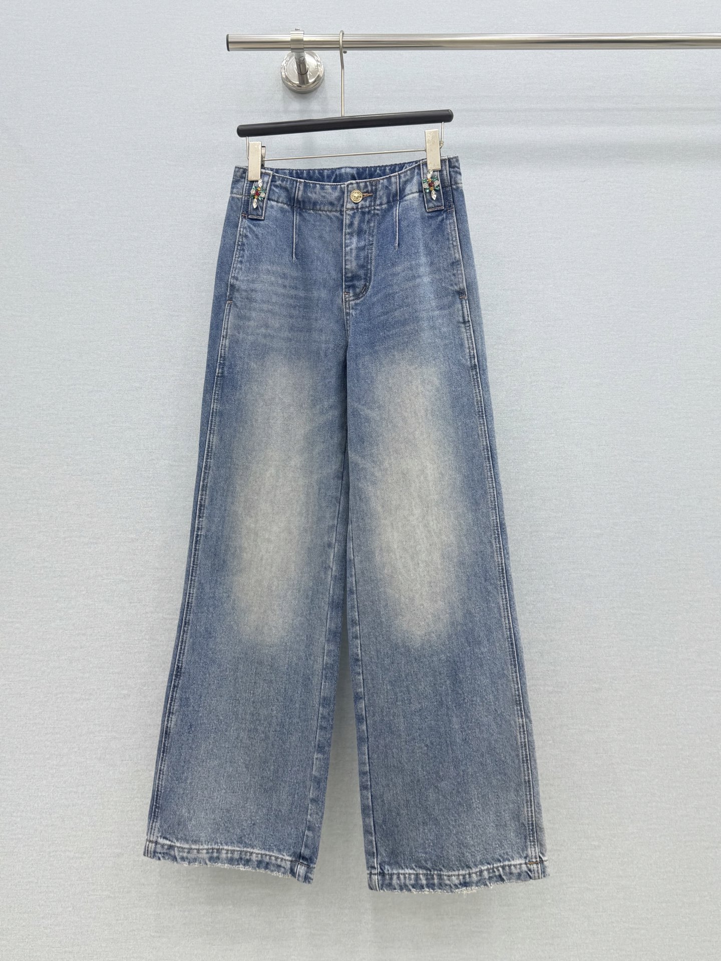 🛒𝐍𝐄𝐖 · 𝟐𝟎𝟐6/爆款现货 【秋冬新款】设计师｜手工钻磨毛薄加绒牛仔裤 采用高端定制面料，牛仔穿起来非常舒适，常规