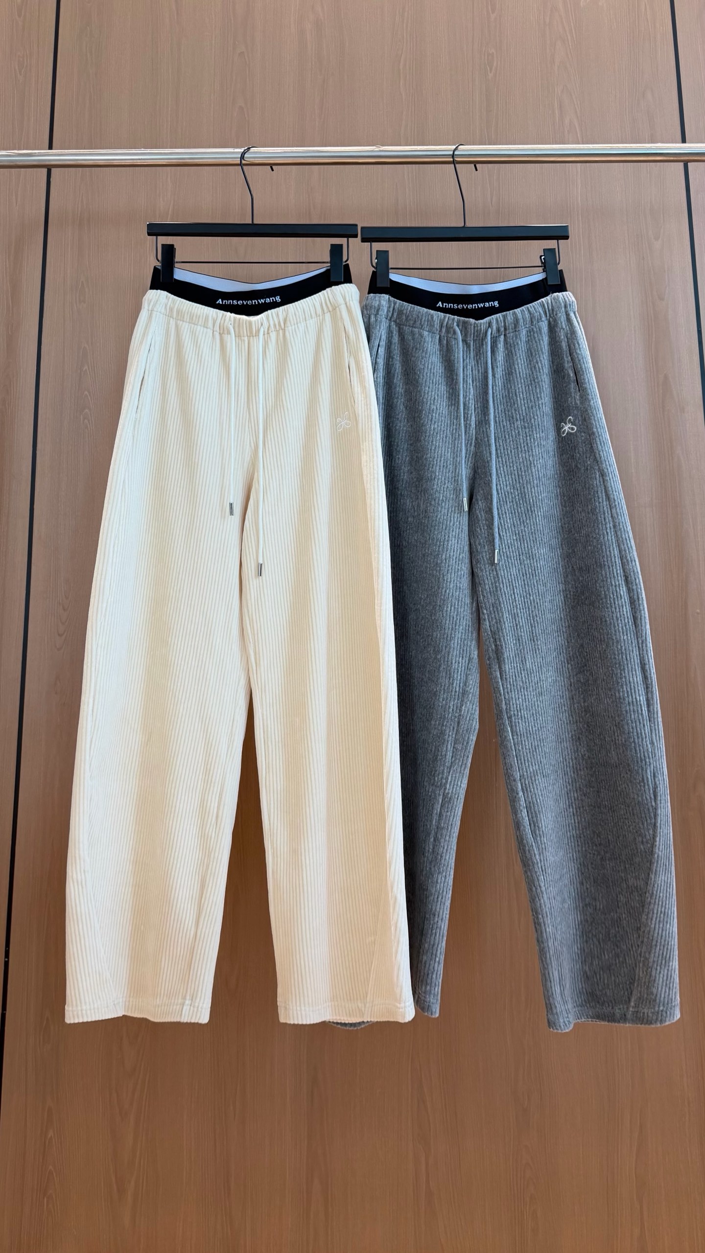 🛒𝐍𝐄𝐖 · 𝟐𝟎𝟐6/爆款现货 【秋冬上新】设计师｜灯芯绒双腰头休闲裤 精致版型 颜色百搭高级 视觉盛宴 四季必入的百