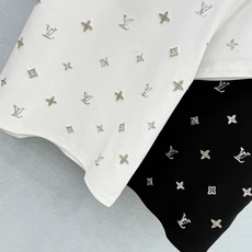 🛒𝐍𝐄𝐖 · 𝟐𝟎𝟐6/爆款现货 【原单品质】L*|2026新款手工订珠短袖T恤 高订面料,百搭版型 ,上身的触感谁穿 🛒𝐍𝐄𝐖 · 𝟐𝟎𝟐6/爆款现货 【原单品质】L*|2026新款手工订珠短袖T恤 高订面料,百搭版型 ,上身的触感谁穿