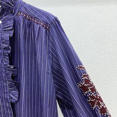 🛒𝐍𝐄𝐖 · 𝟐𝟎𝟐6/爆款现货 原单品质 小众|26经典荷叶边刺绣条纹衬衫 宫廷法式极致穿搭 最新系列单品 强烈推荐 🛒𝐍𝐄𝐖 · 𝟐𝟎𝟐6/爆款现货 原单品质 小众|26经典荷叶边刺绣条纹衬衫 宫廷法式极致穿搭 最新系列单品 强烈推荐