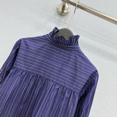 🛒𝐍𝐄𝐖 · 𝟐𝟎𝟐6/爆款现货 原单品质 小众|26经典荷叶边刺绣条纹衬衫 宫廷法式极致穿搭 最新系列单品 强烈推荐 🛒𝐍𝐄𝐖 · 𝟐𝟎𝟐6/爆款现货 原单品质 小众|26经典荷叶边刺绣条纹衬衫 宫廷法式极致穿搭 最新系列单品 强烈推荐
