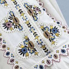 🛒𝐍𝐄𝐖 · 𝟐𝟎𝟐6/爆款现货 原单品质 小众|26经典荷叶边刺绣纯色立领衬衫 宫廷法式极致穿搭 最新系列单品 强烈 🛒𝐍𝐄𝐖 · 𝟐𝟎𝟐6/爆款现货 原单品质 小众|26经典荷叶边刺绣纯色立领衬衫 宫廷法式极致穿搭 最新系列单品 强烈