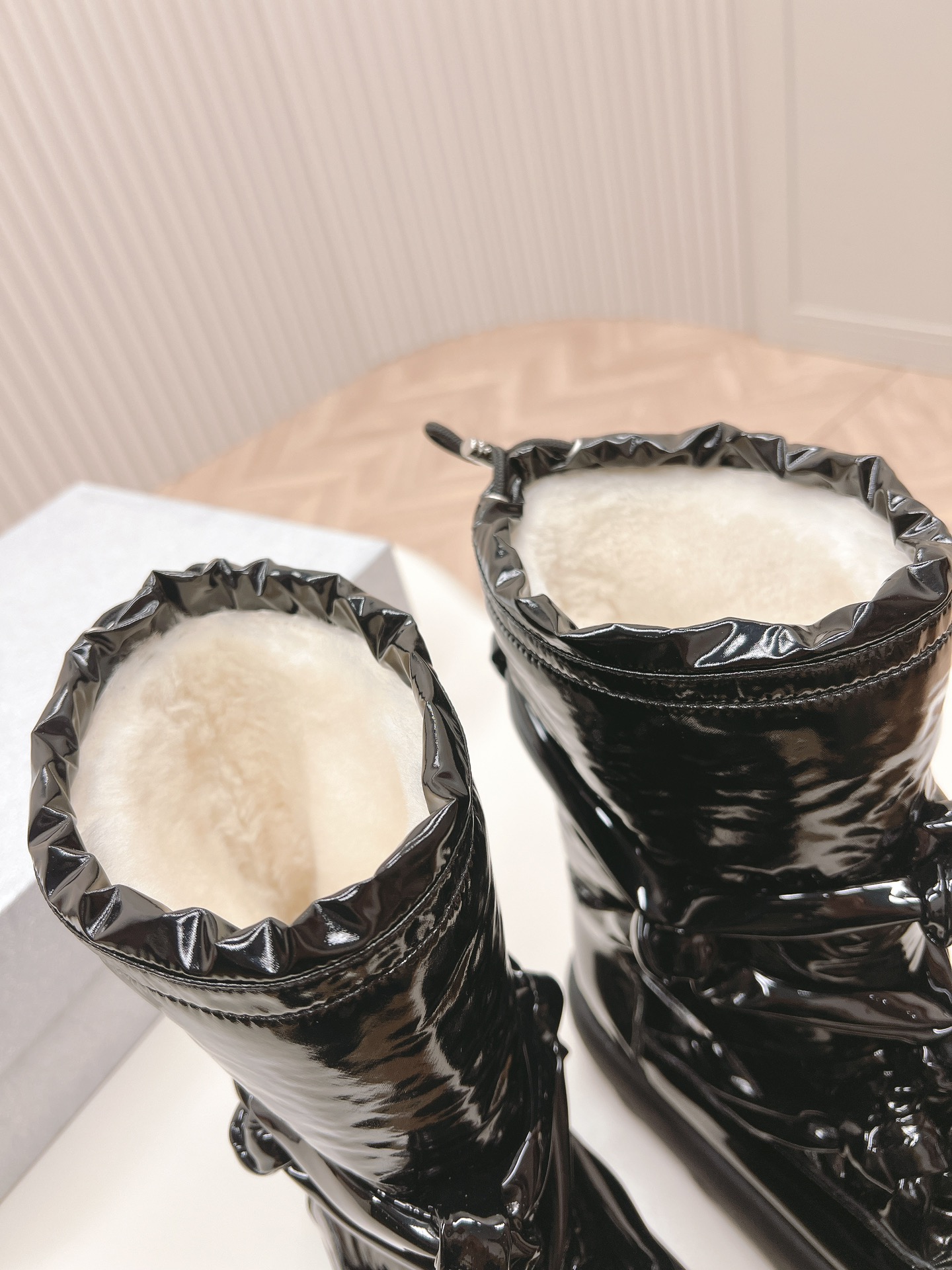 Fashionable Snow Boots: Unique Design with Custom Leather and Wool, Comfortable and Stylish - 图片 6