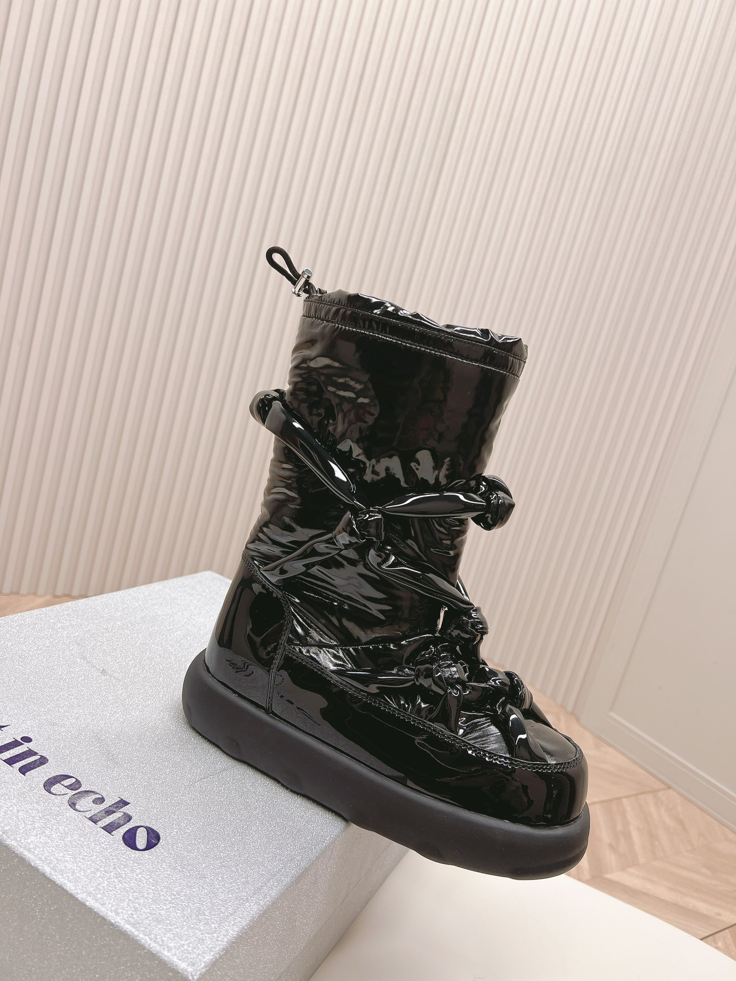 Fashionable Snow Boots: Unique Design with Custom Leather and Wool, Comfortable and Stylish - 图片 3