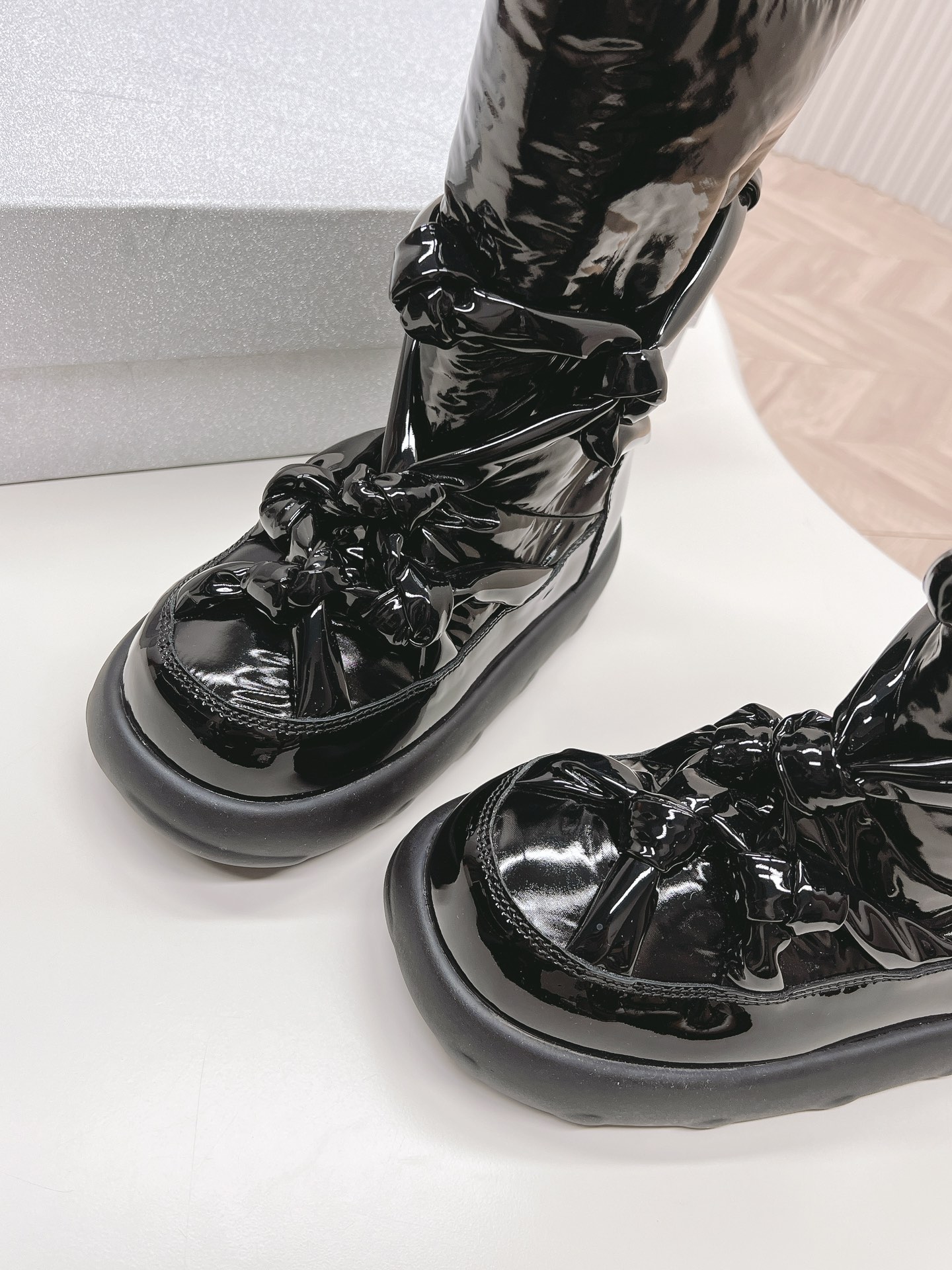 Fashionable Snow Boots: Unique Design with Custom Leather and Wool, Comfortable and Stylish - 图片 7