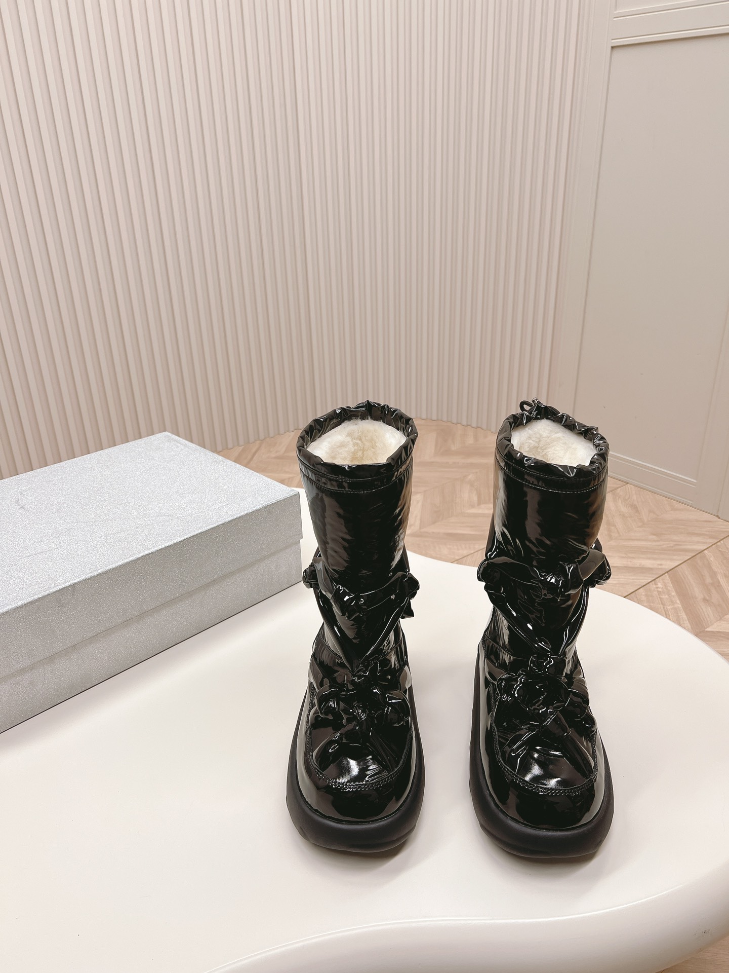 Fashionable Snow Boots: Unique Design with Custom Leather and Wool, Comfortable and Stylish - 图片 5