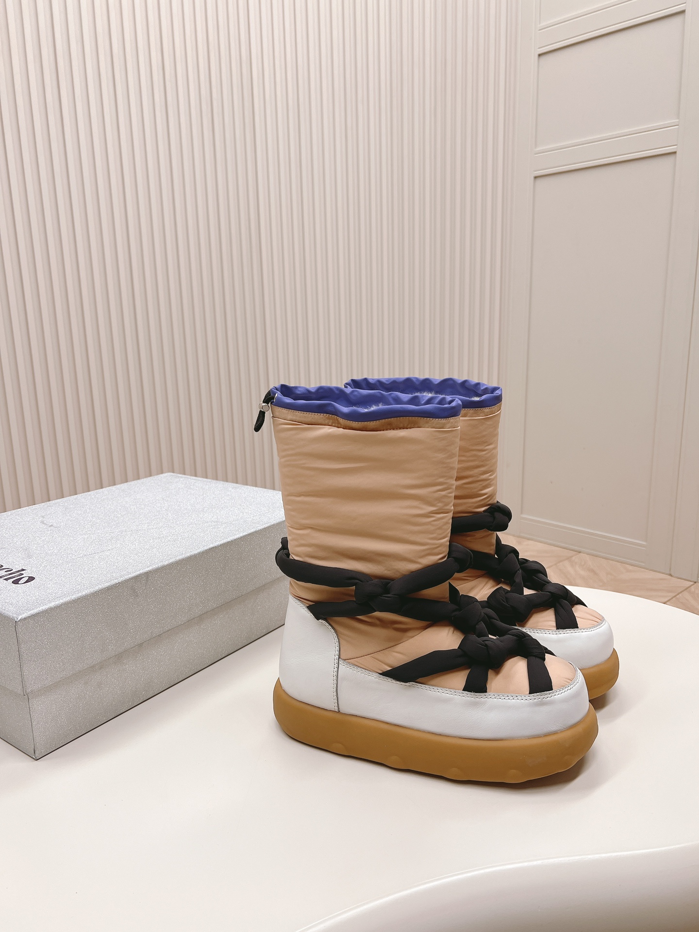 Fashionable Snow Boots with Custom Materials and Unique Design