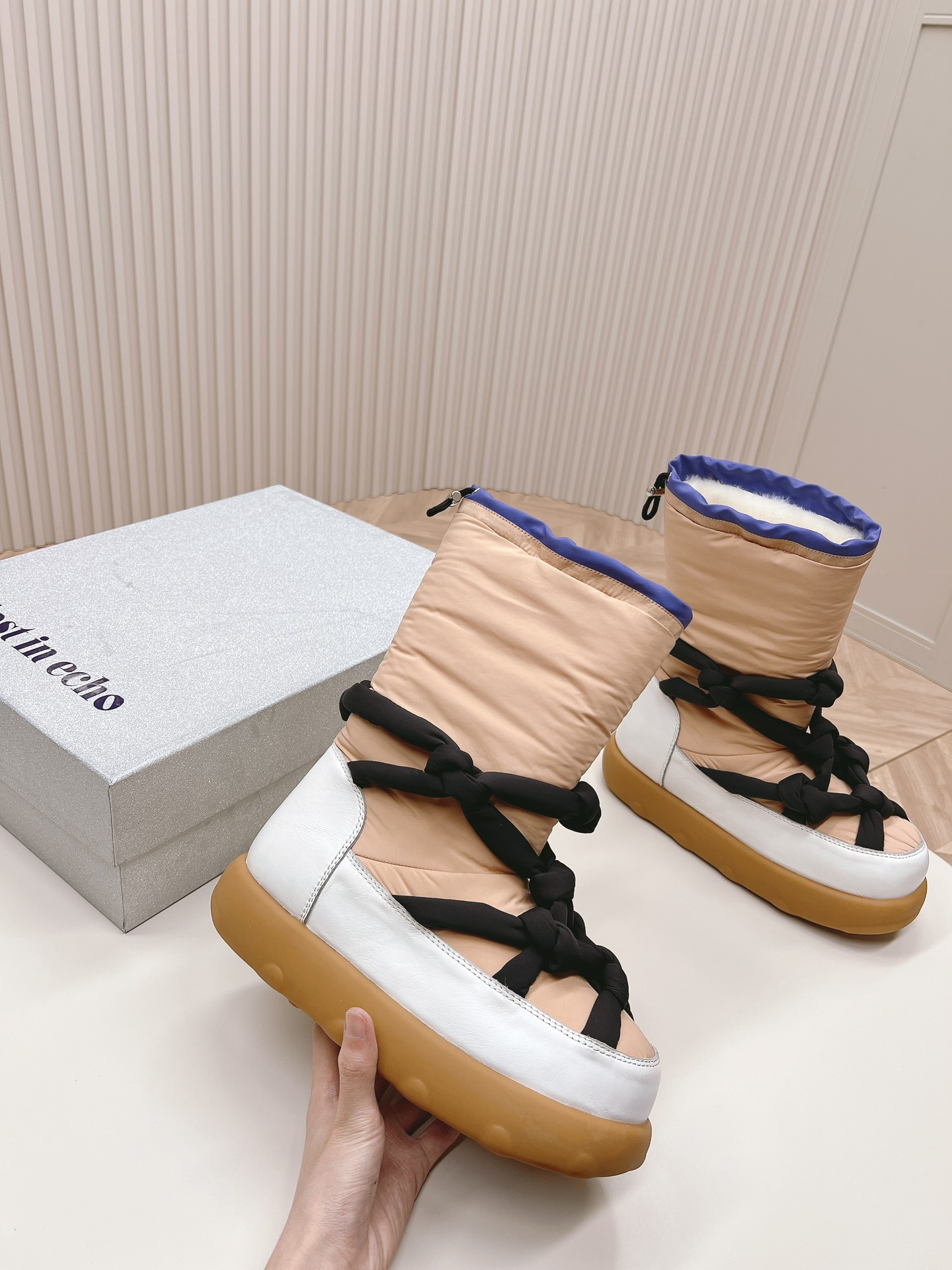 Fashionable Snow Boots with Custom Materials and Unique Design - 图片 6