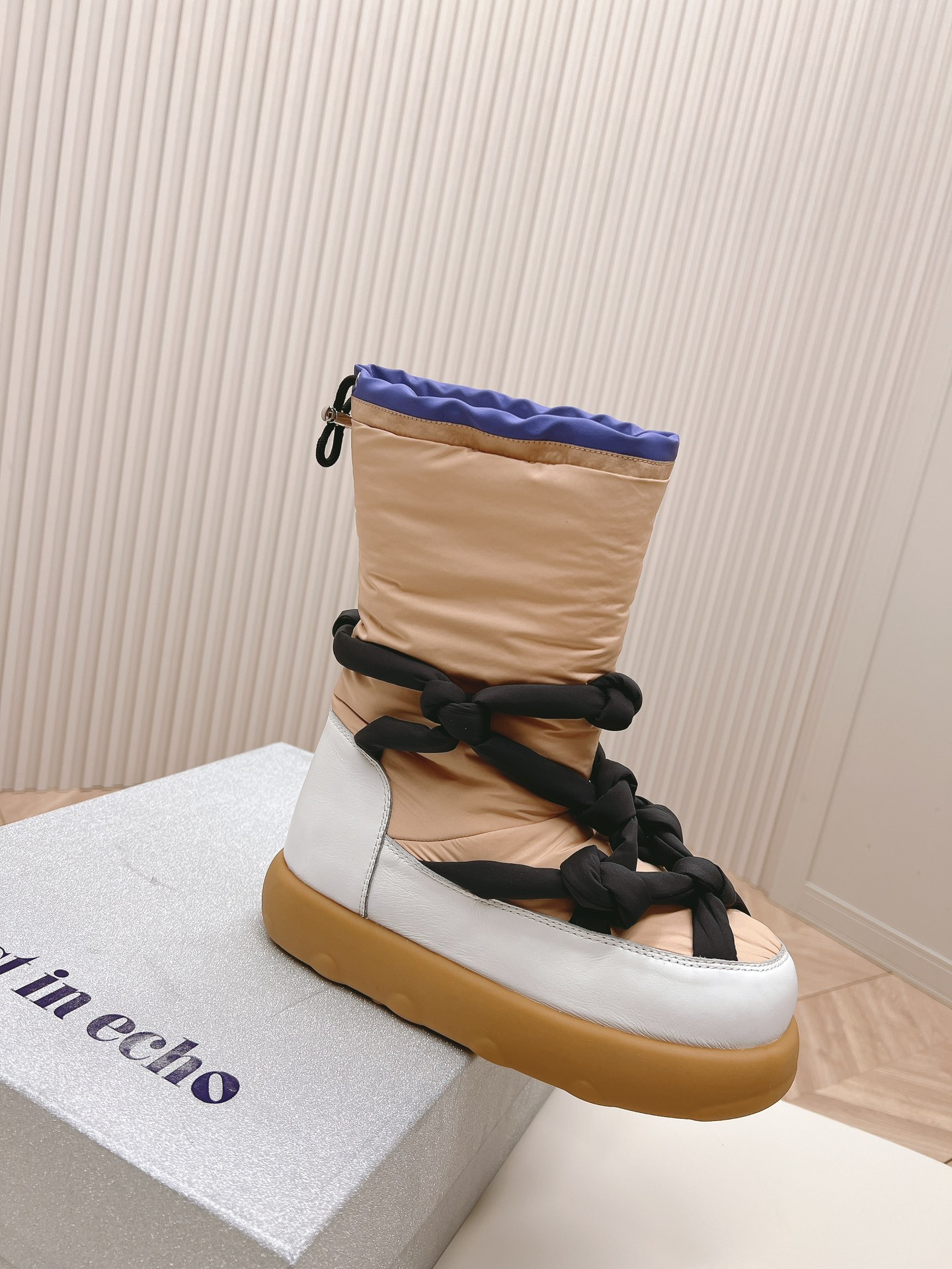 Fashionable Snow Boots with Custom Materials and Unique Design - 图片 5