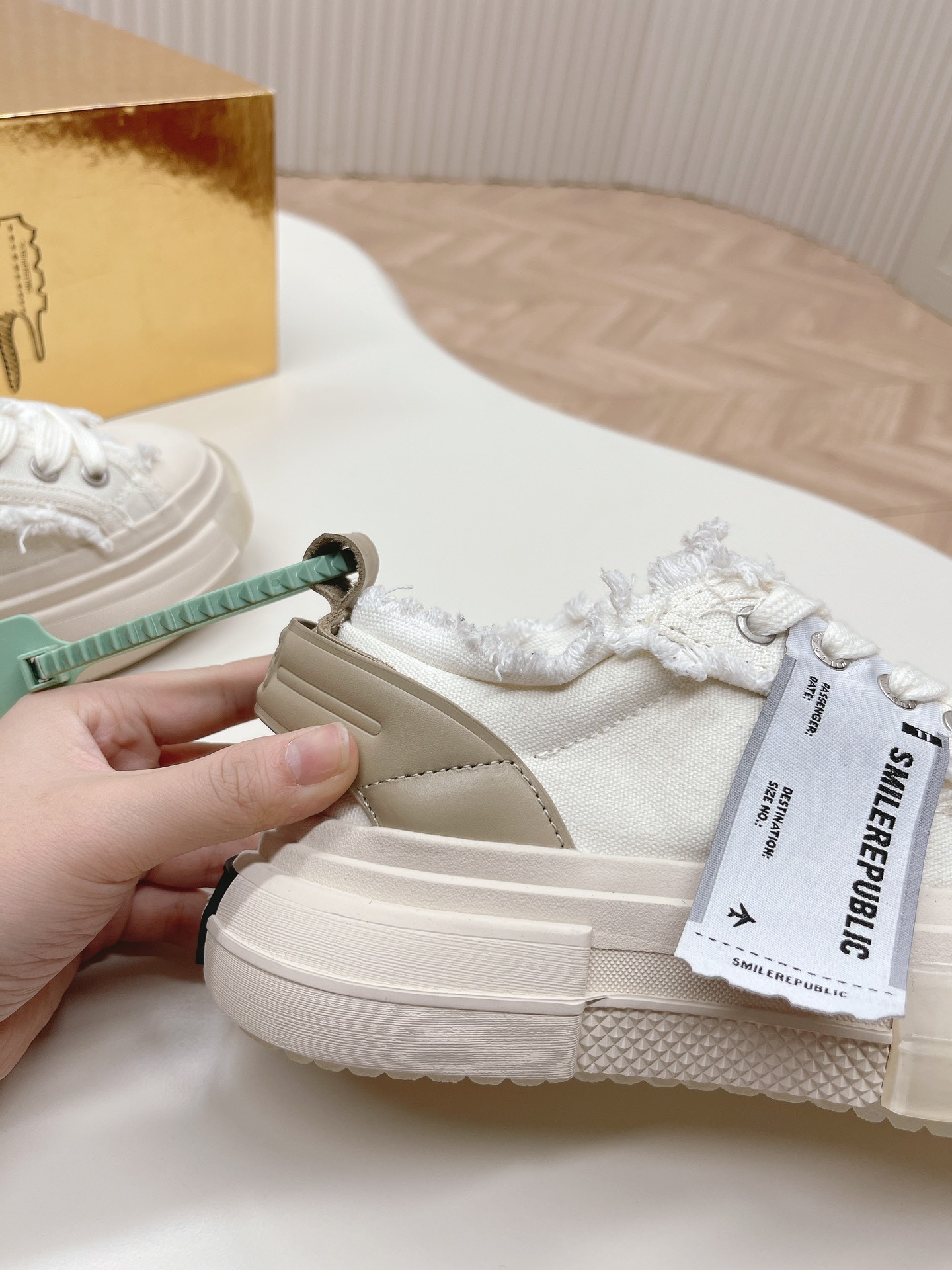 SMILERPUBLIC SR Galaxy 70s Flame Shoes: Timeless Style with Colorful Lights - 图片 6
