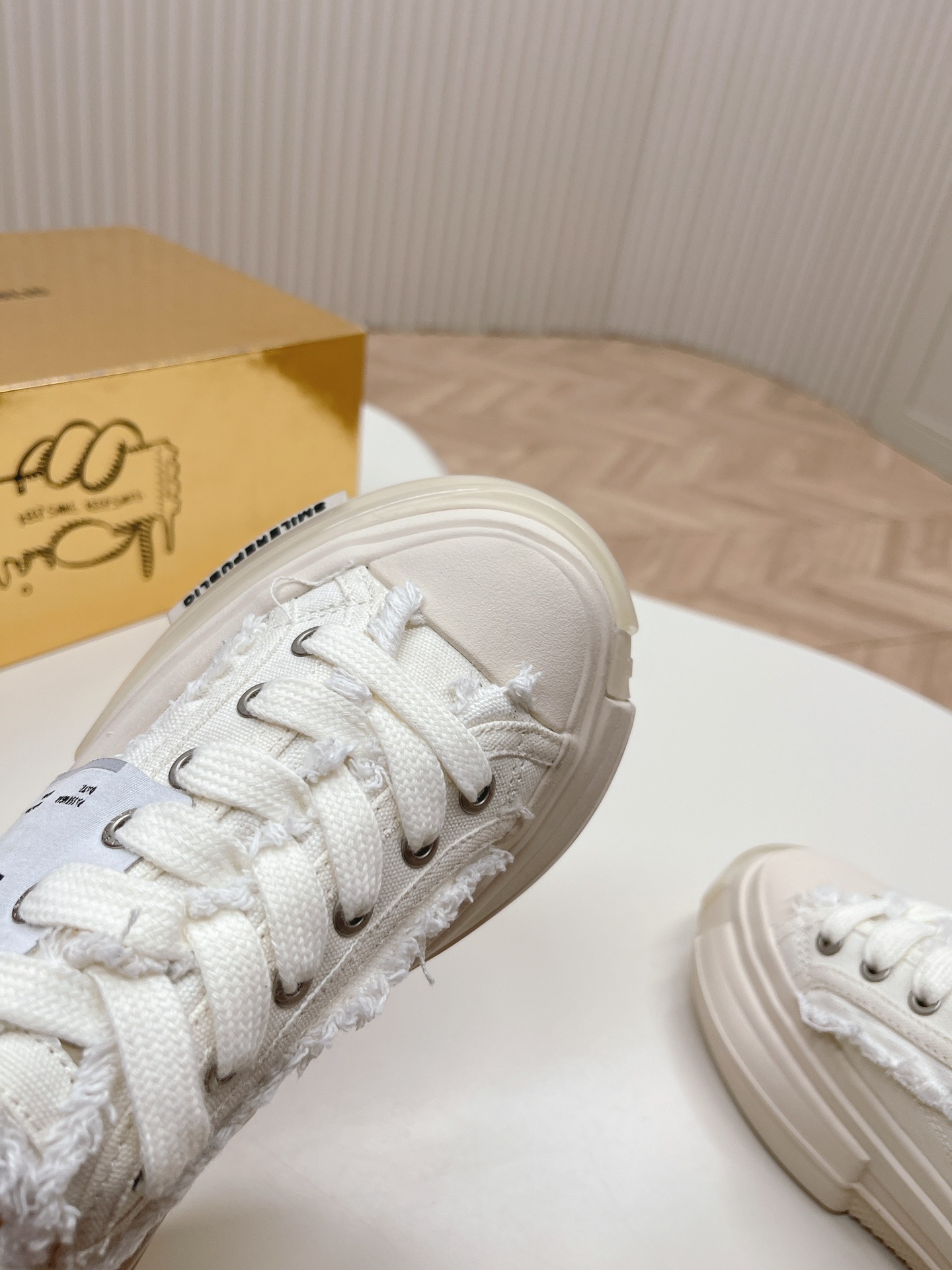 SMILERPUBLIC SR Galaxy 70s Flame Shoes: Timeless Style with Colorful Lights - 图片 7