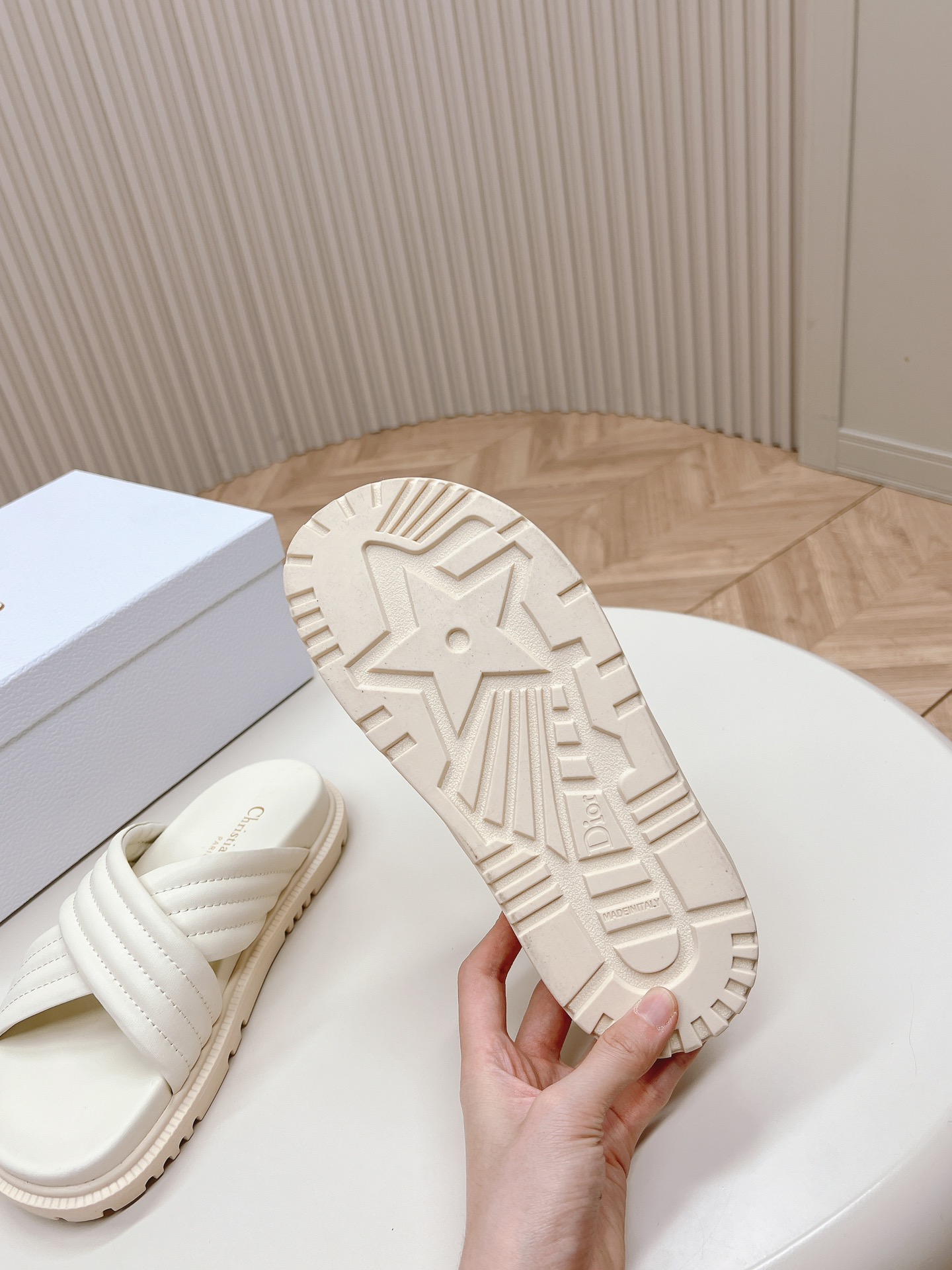 Dior 出皮面 羊毛款 Dior迪奥 2024最新交叉凉拖鞋羊毛拖 耐看的懒人拖鞋 精美