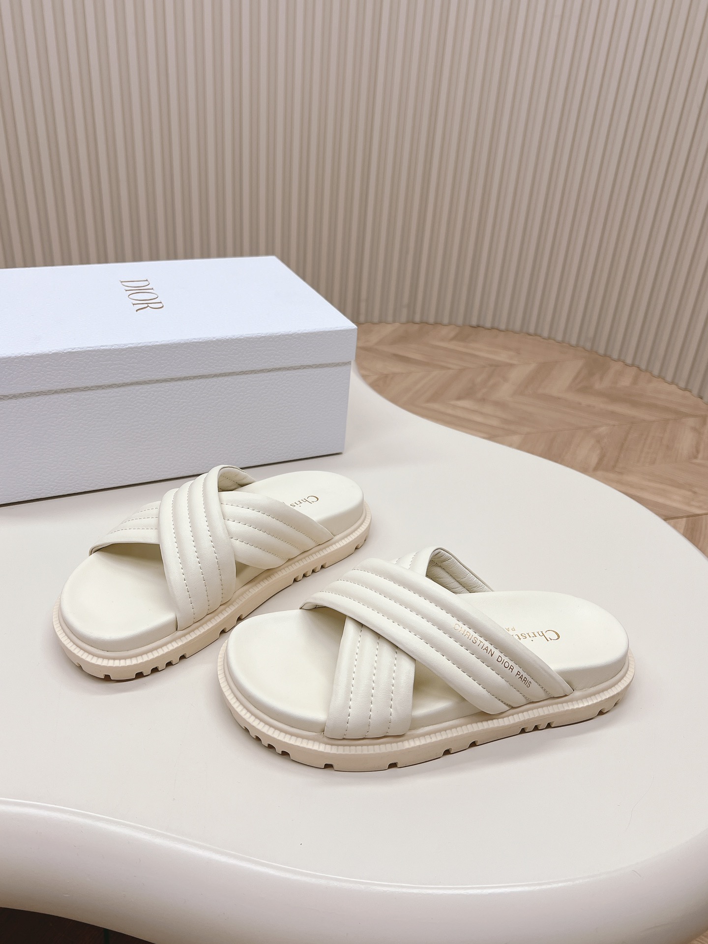 Dior 出皮面 羊毛款 Dior迪奥 2024最新交叉凉拖鞋羊毛拖 耐看的懒人拖鞋 精美