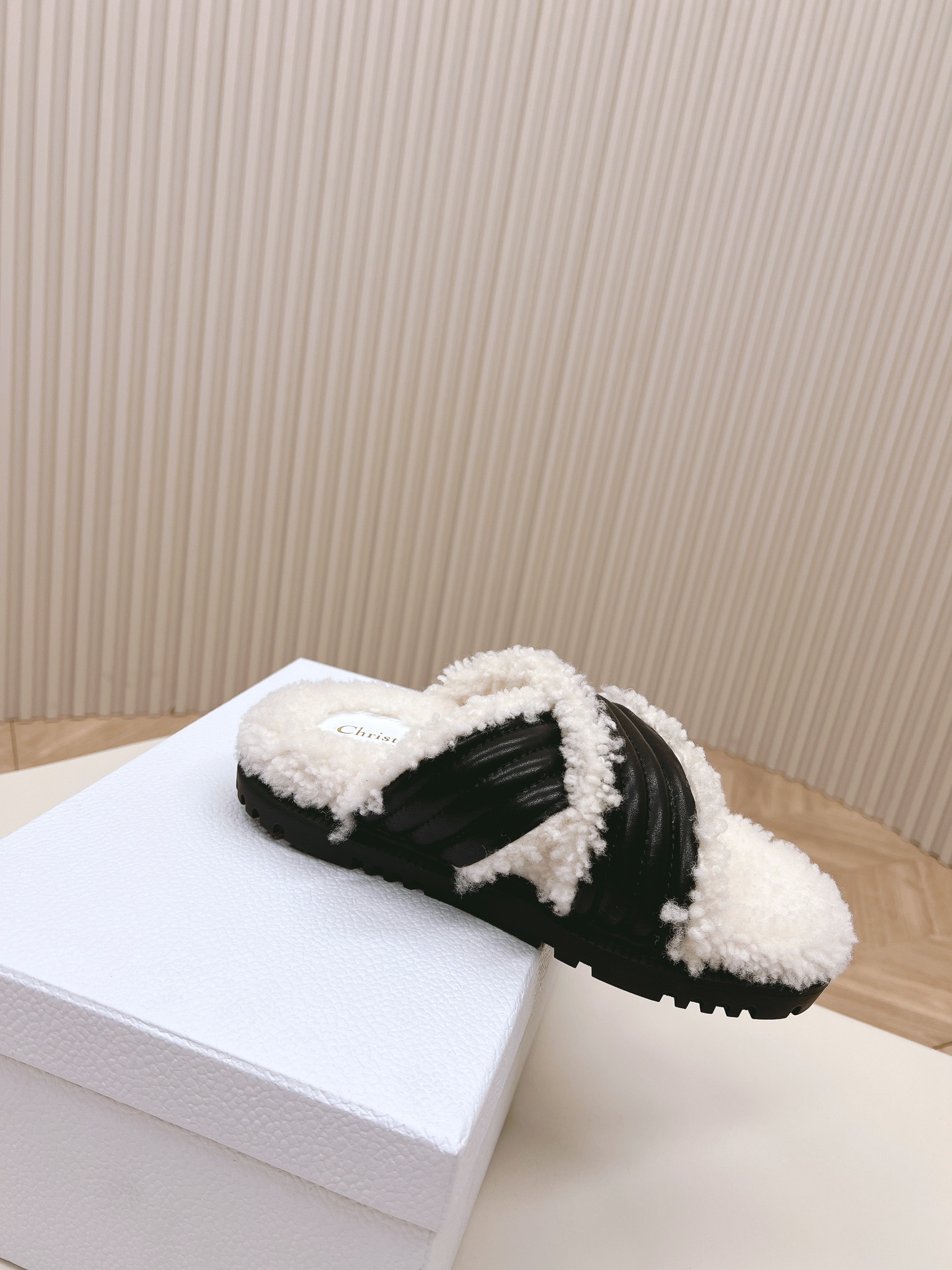 Dior Dior迪奥 2024最新交叉凉拖鞋羊毛拖 耐看的懒人拖鞋 精美