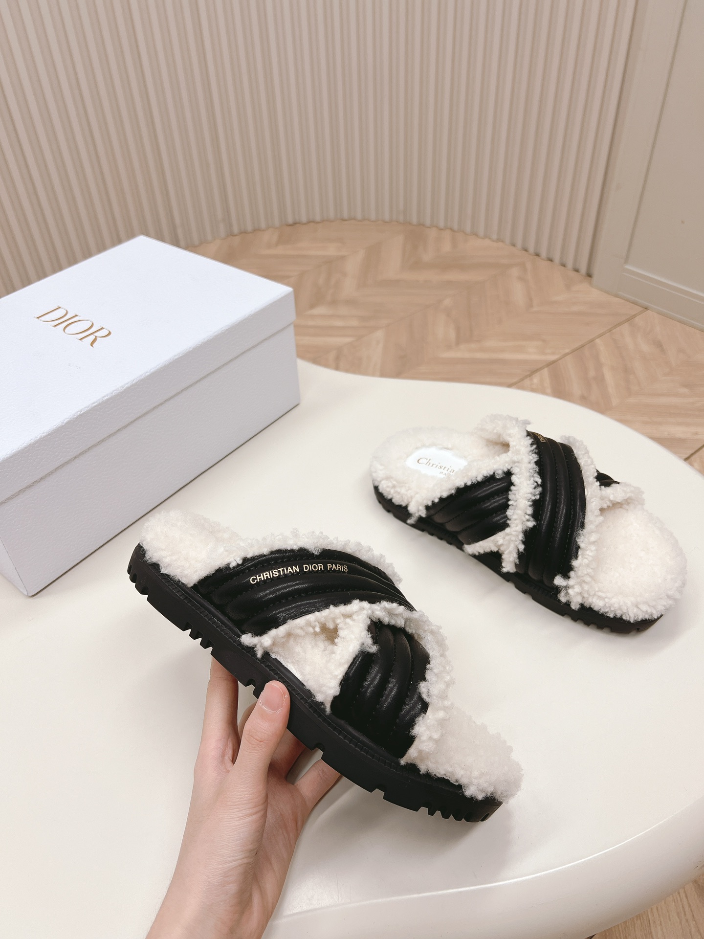 Dior Dior迪奥 2024最新交叉凉拖鞋羊毛拖 耐看的懒人拖鞋 精美