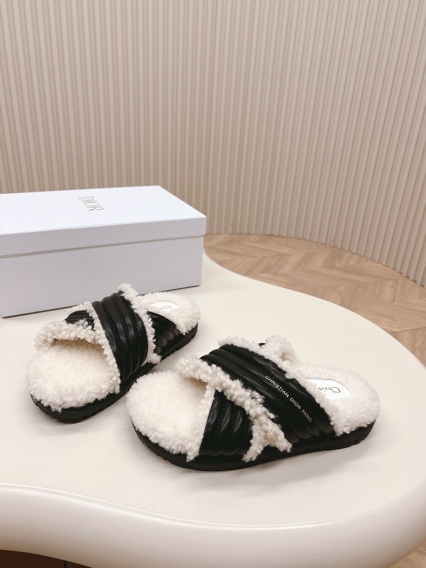 Dior Dior迪奥 2024最新交叉凉拖鞋羊毛拖 耐看的懒人拖鞋 精美