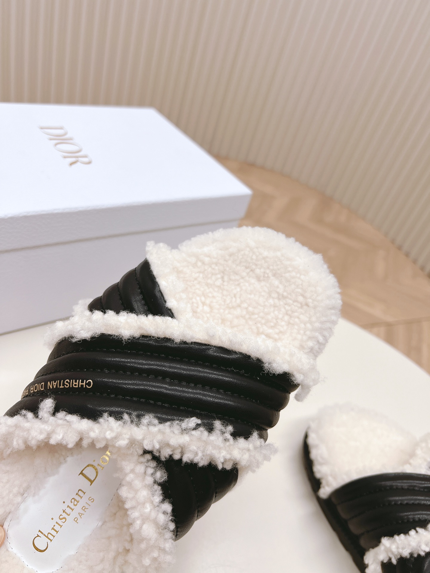 Dior Dior迪奥 2024最新交叉凉拖鞋羊毛拖 耐看的懒人拖鞋 精美