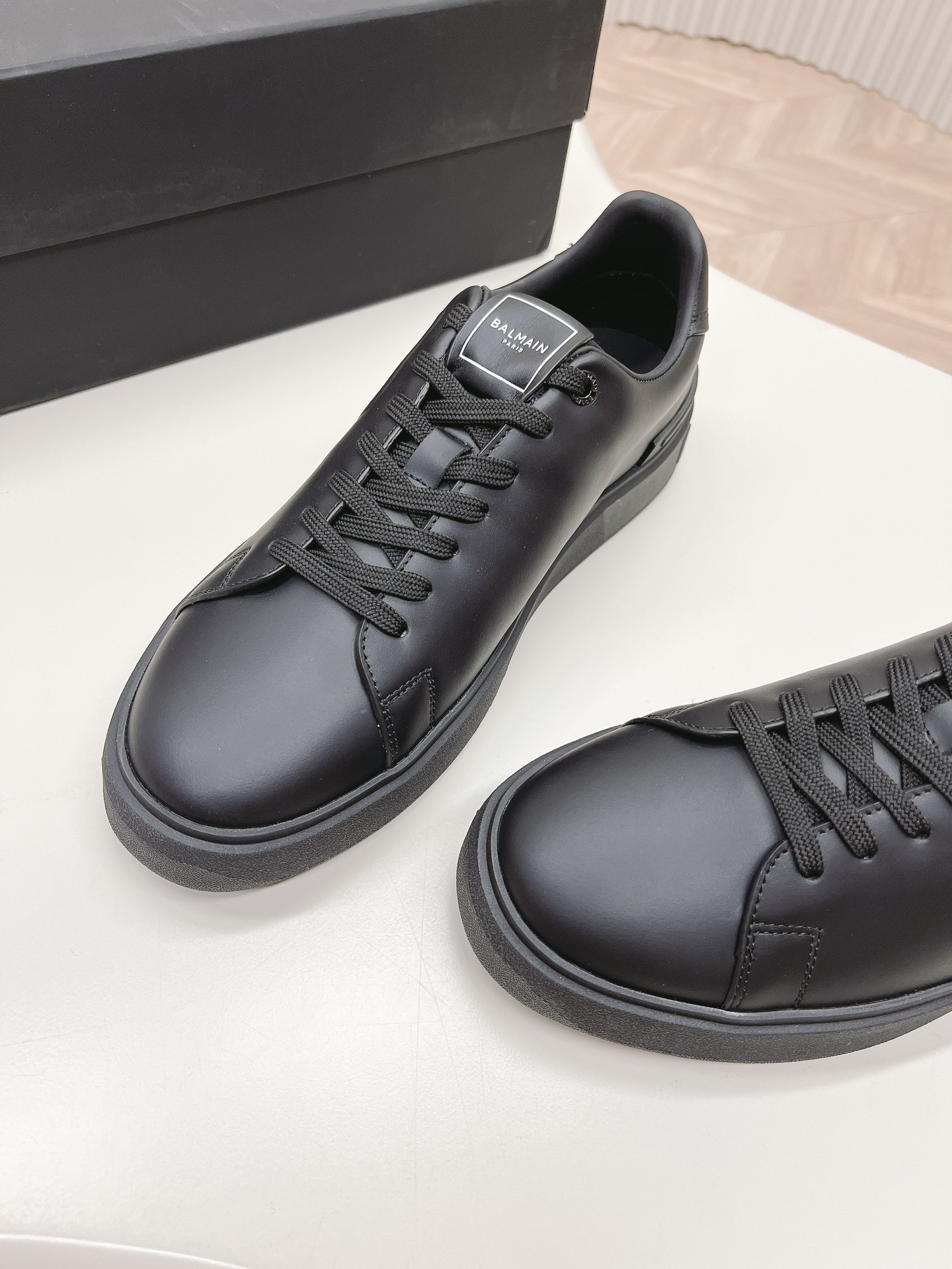Bold and Empowering: P759 Balmain Men’s Sneakers Series with Oxen Velvet - 图片 6