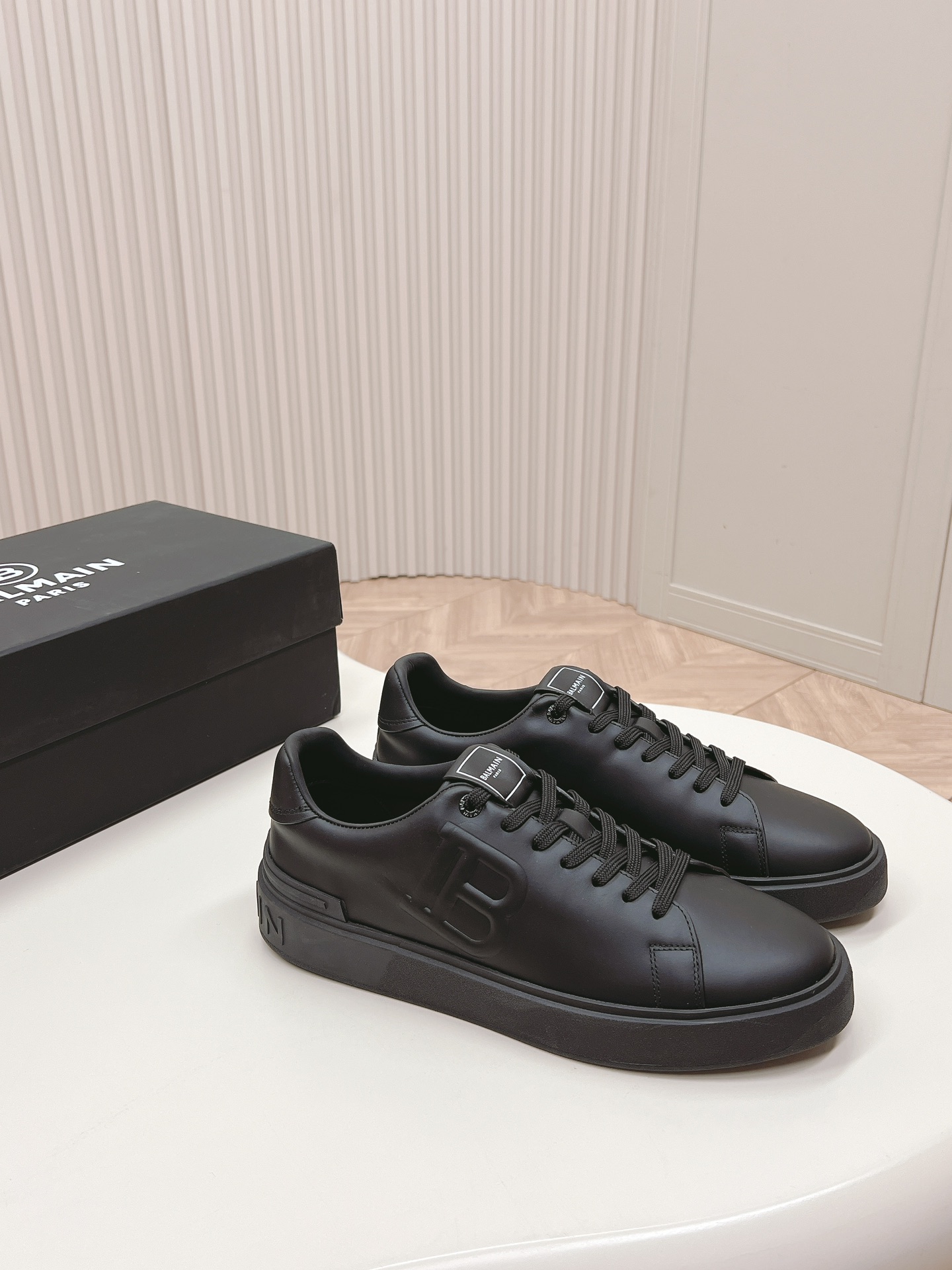 Bold and Empowering: P759 Balmain Men’s Sneakers Series with Oxen Velvet - 图片 1