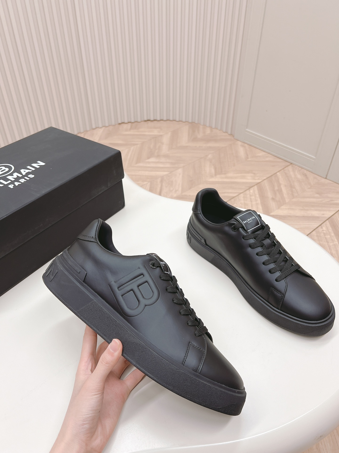 Bold and Empowering: P759 Balmain Men’s Sneakers Series with Oxen Velvet - 图片 5