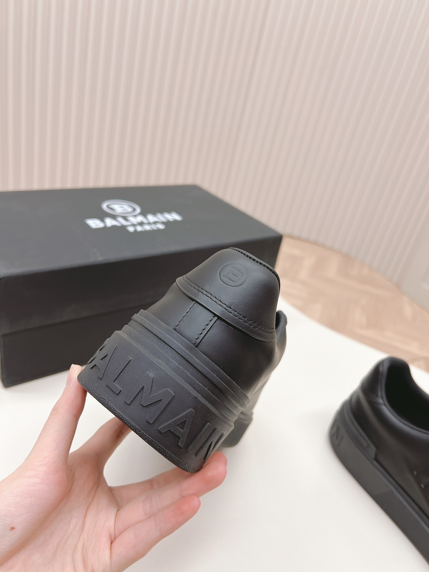 Bold and Empowering: P759 Balmain Men’s Sneakers Series with Oxen Velvet - 图片 8