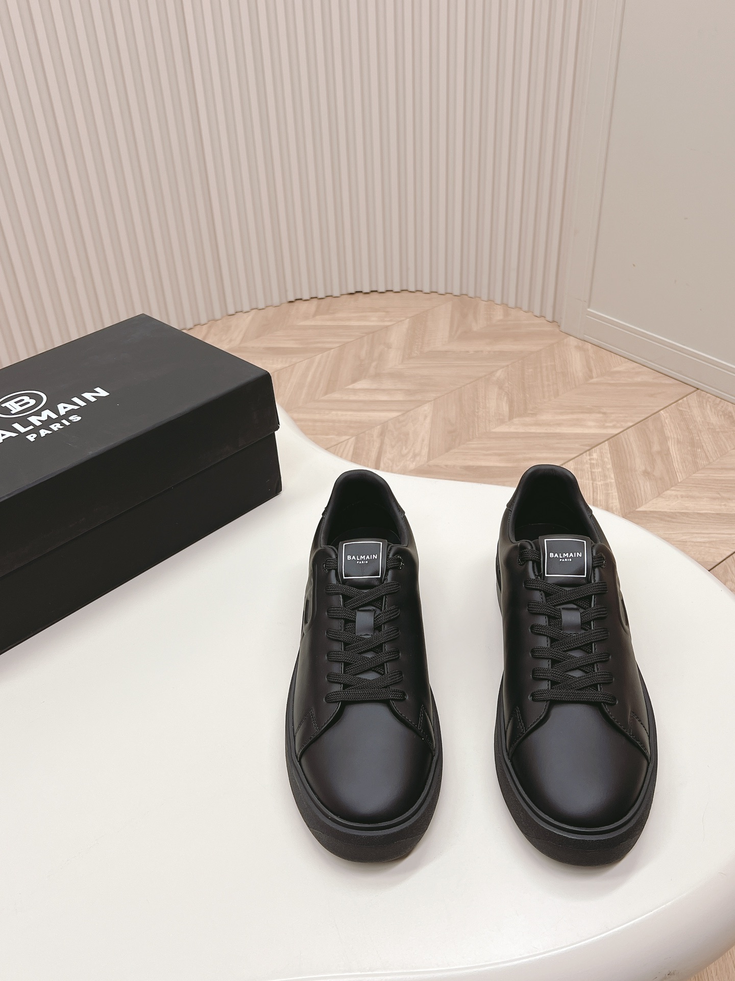 Bold and Empowering: P759 Balmain Men’s Sneakers Series with Oxen Velvet - 图片 2