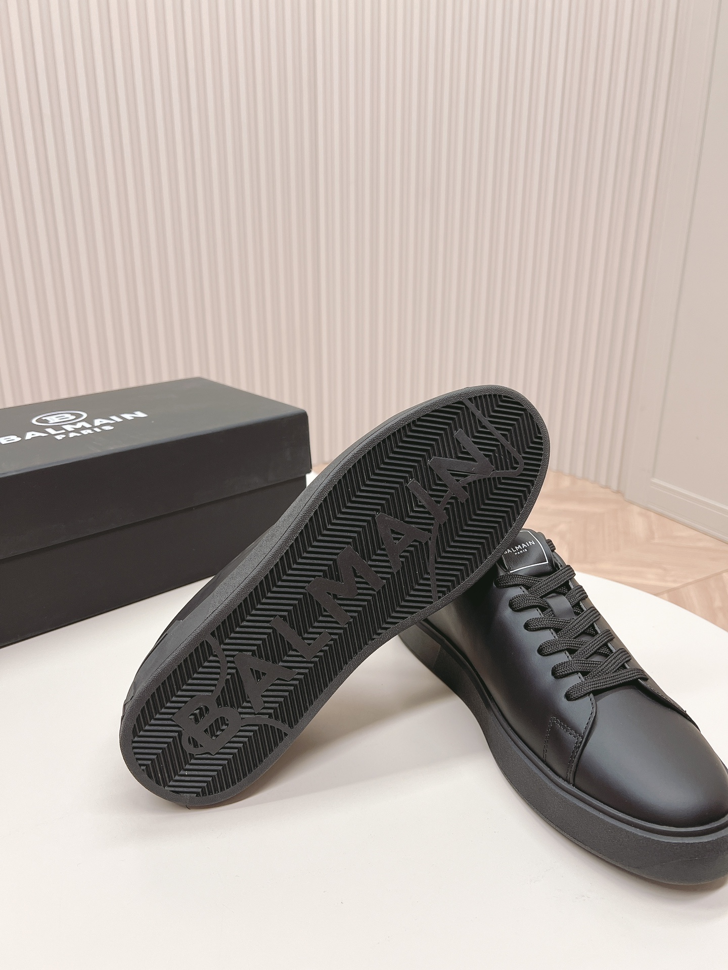 Bold and Empowering: P759 Balmain Men’s Sneakers Series with Oxen Velvet - 图片 9
