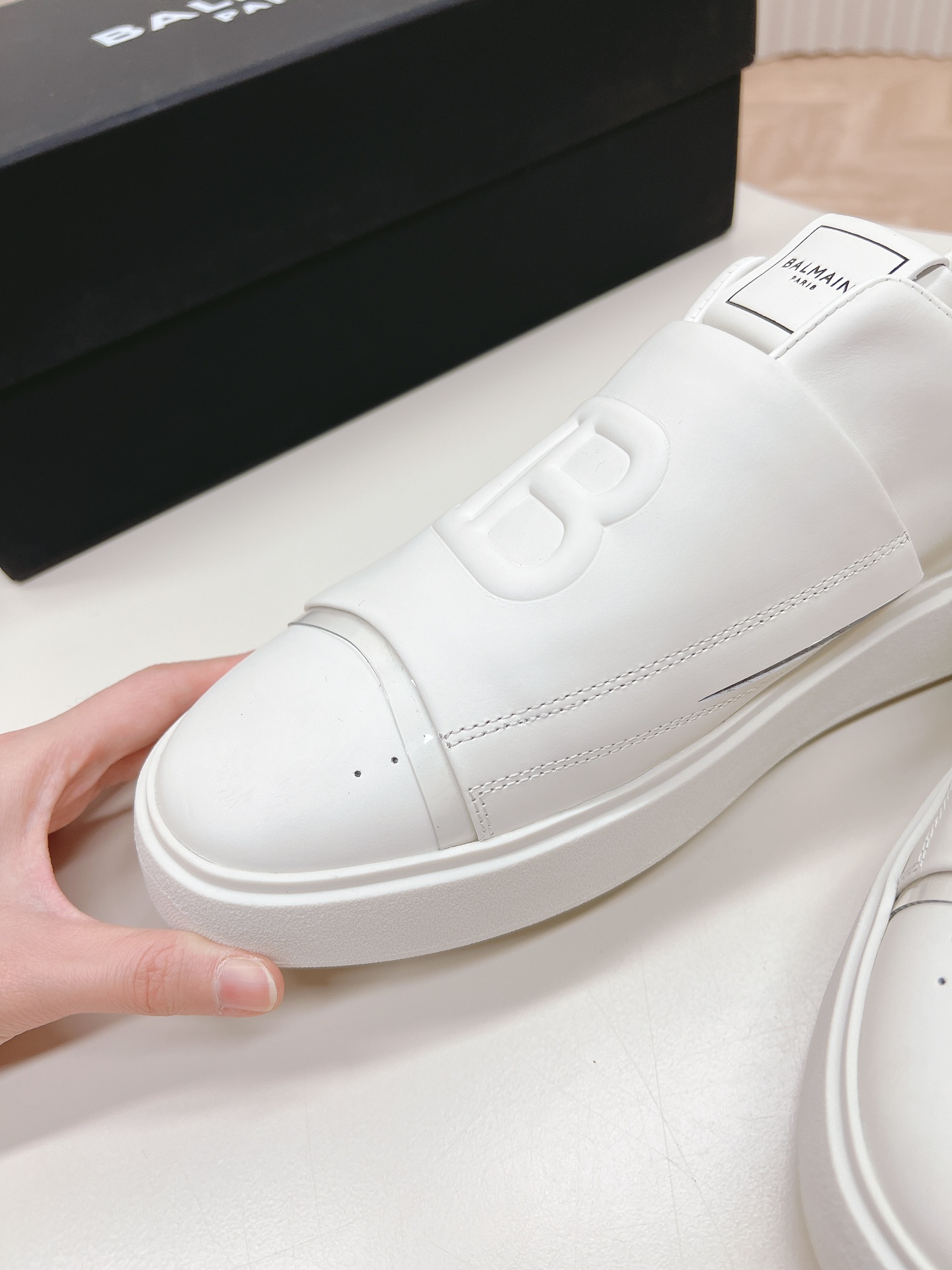 Balmain Men’s Scratch Sneakers: Bold Design Empowering Wearers, Oxen Velvet, Fashion Details. - 图片 7