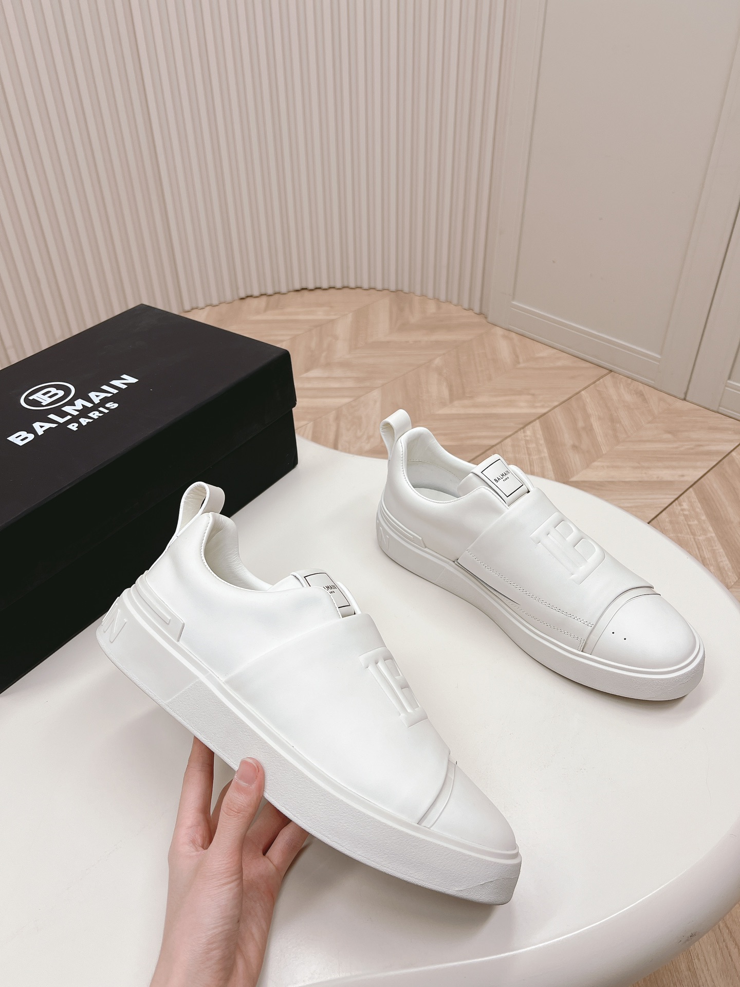 Balmain Men’s Scratch Sneakers: Bold Design Empowering Wearers, Oxen Velvet, Fashion Details. - 图片 5