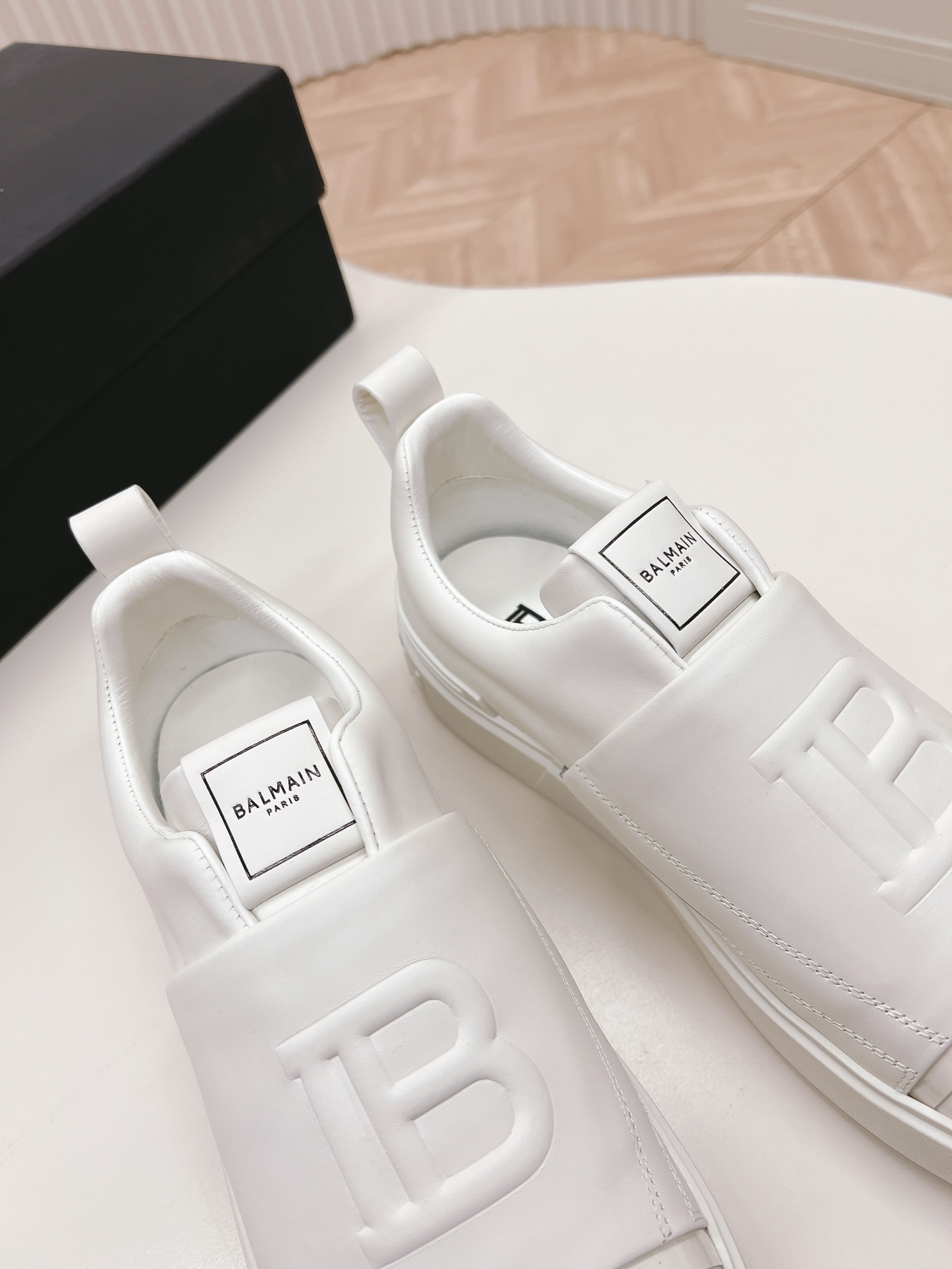 Balmain Men’s Scratch Sneakers: Bold Design Empowering Wearers, Oxen Velvet, Fashion Details. - 图片 6