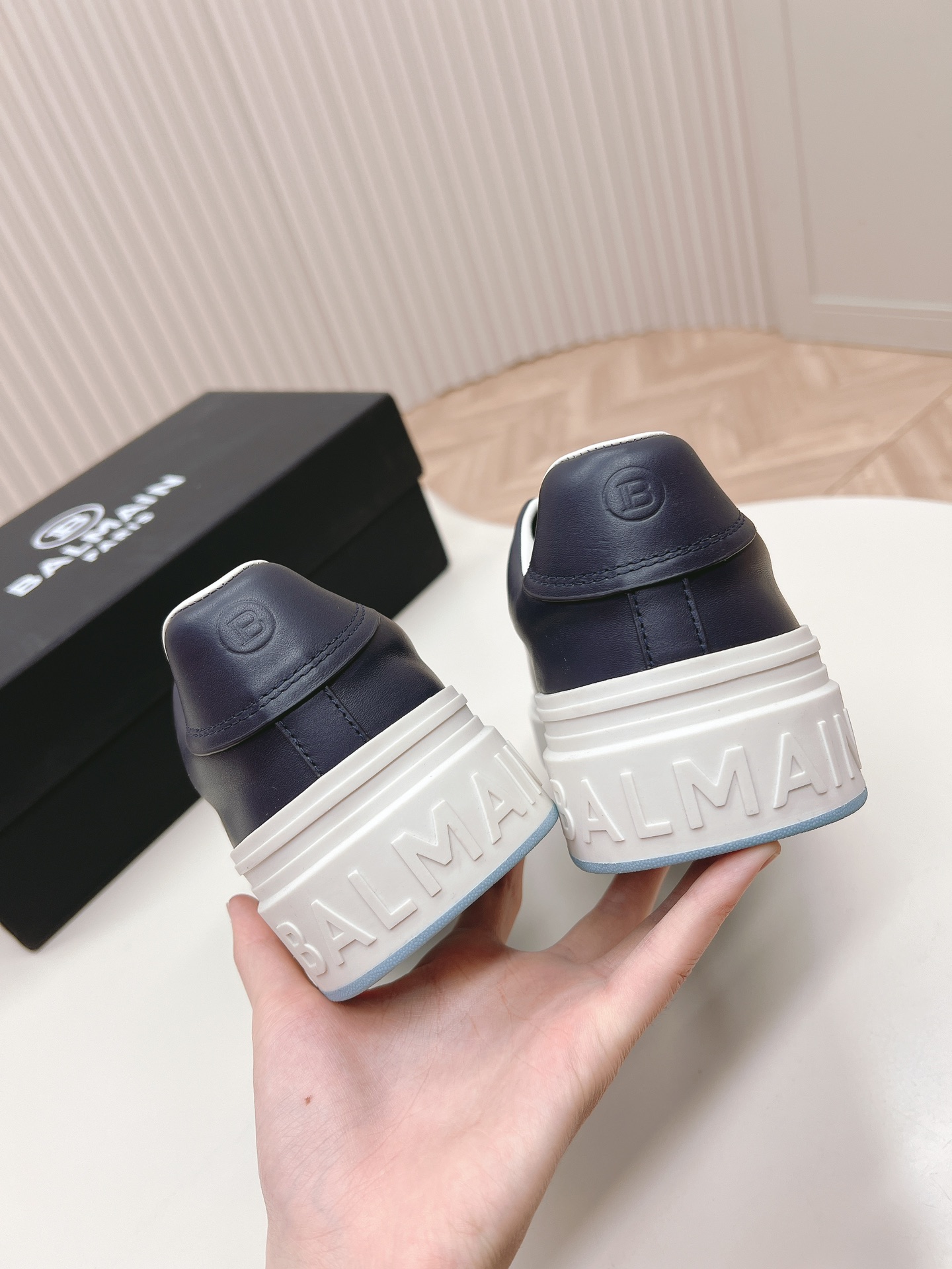 Bold and Empowering: P759 Balmain Men’s Scratch Sneakers – Velvet Details, Fashion Language. - 图片 8
