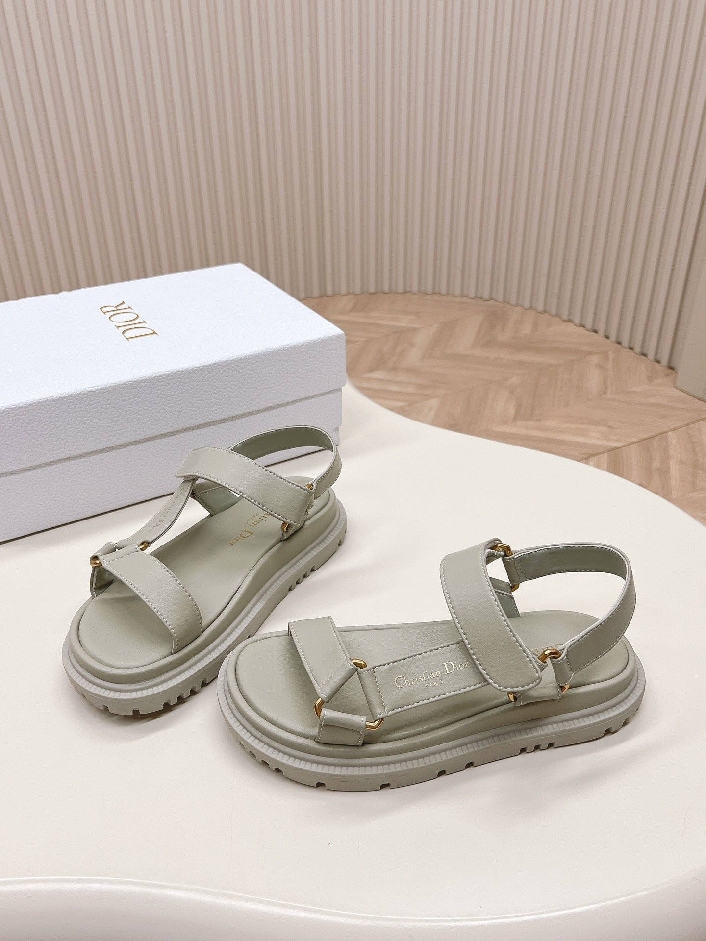 经典升级加2024新色系Dior迪奥经典魔术贴凉鞋拖鞋系列原版复刻高版本超耐看超百搭款上脚非常舒适显瘦又