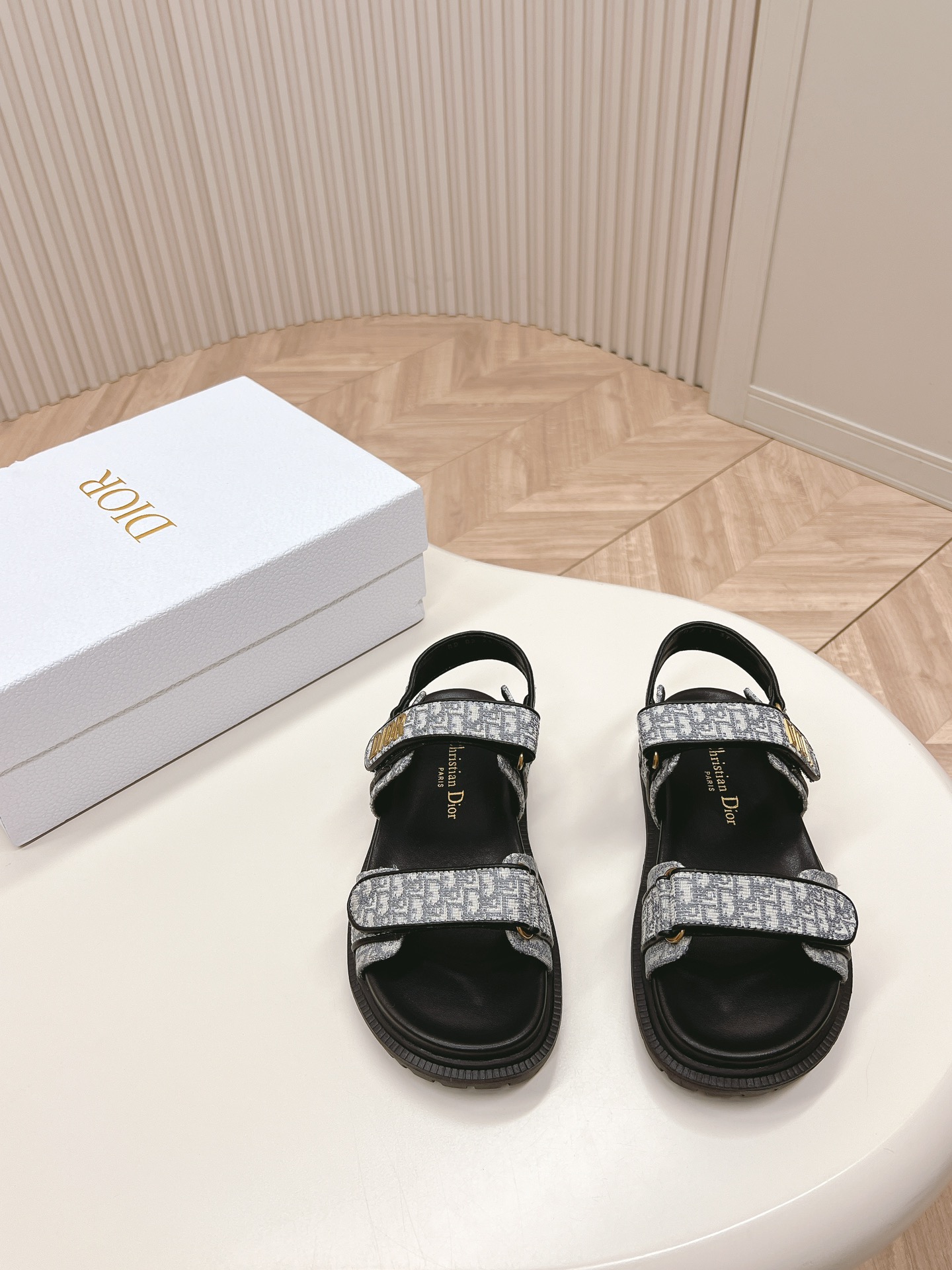 经典升级加2024新色系Dior迪奥经典魔术贴凉鞋拖鞋系列原版复刻高版本超耐看超百搭款上脚非常舒适显瘦又