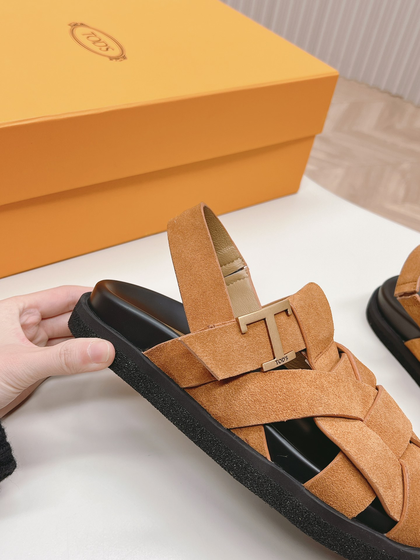 Tods托德斯2024新款罗马凉鞋猪笼鞋手工编织皮面复古时髦前T标志性金属标搭配每一个设计元素都踩在时髦