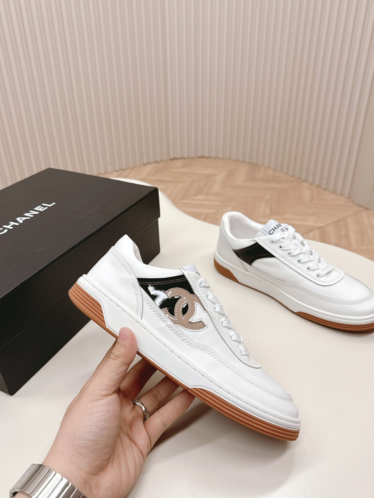 最新色系Chanel香奈儿24S最新爆款熊猫运动鞋休闲板鞋小香爆款每个颜色都超美超百搭上服非常舒适面料: