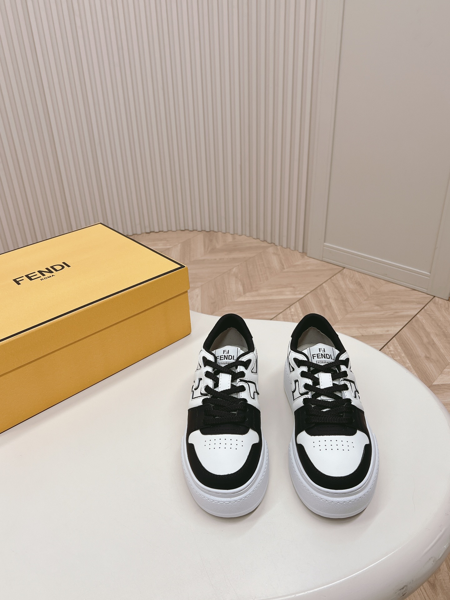 Fendi Replica
 Skateboard Shoes Sneakers Splicing Women Cowhide TPU Vintage Casual