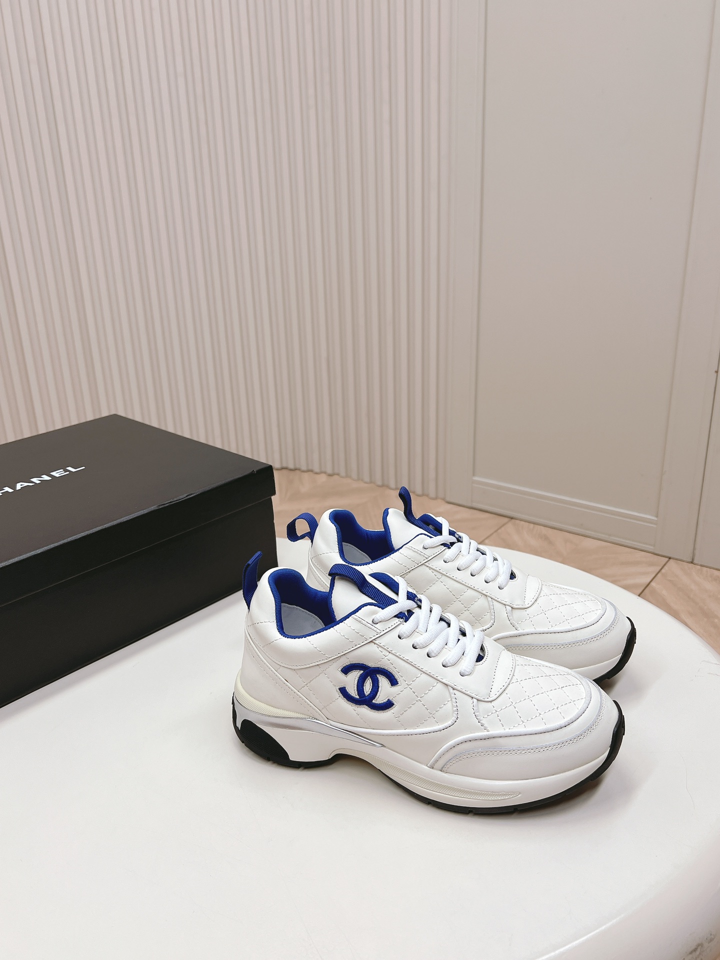 Flawless
 Chanel Shoes Sneakers Splicing Cowhide Casual