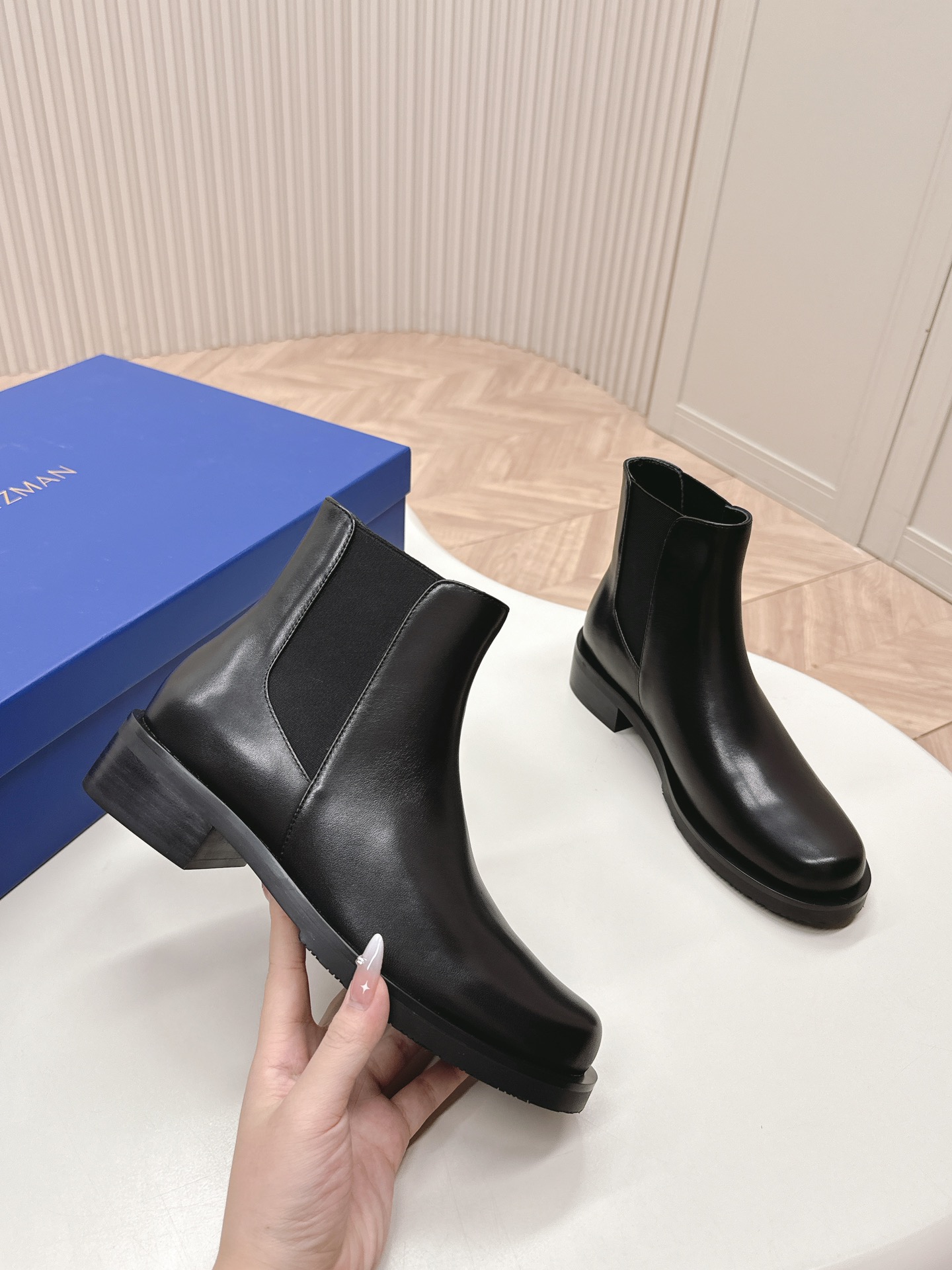 SW2024秋冬靴系列！StuartWeitzman粗跟厚底切尔西短靴SW5050SOHOBOOTIE原