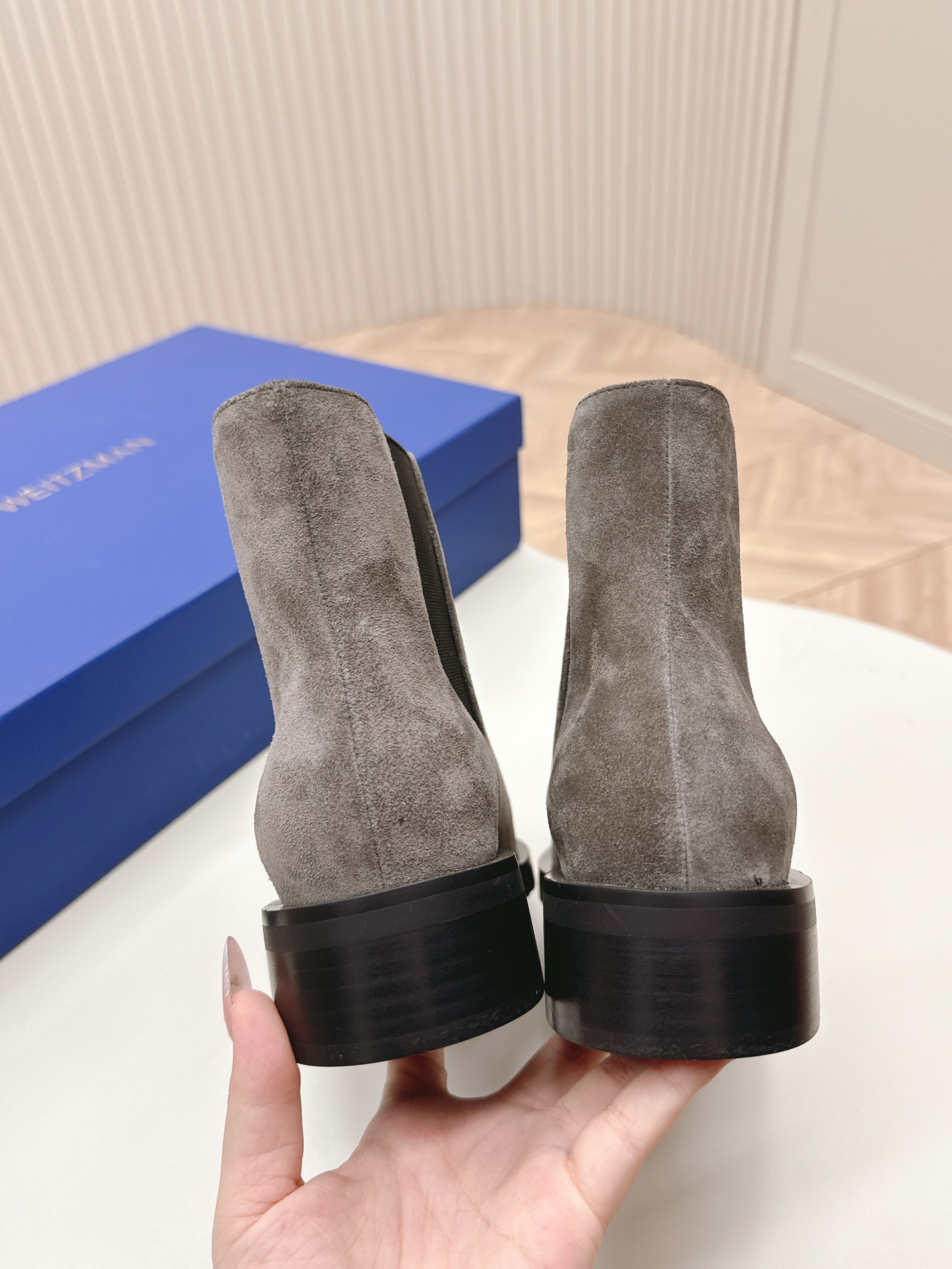 SW2024秋冬靴系列！StuartWeitzman粗跟厚底切尔西短靴SW5050SOHOBOOTIE原