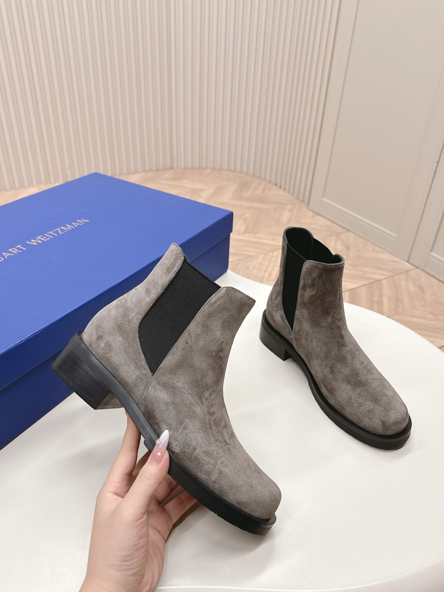 SW2024秋冬靴系列！StuartWeitzman粗跟厚底切尔西短靴SW5050SOHOBOOTIE原