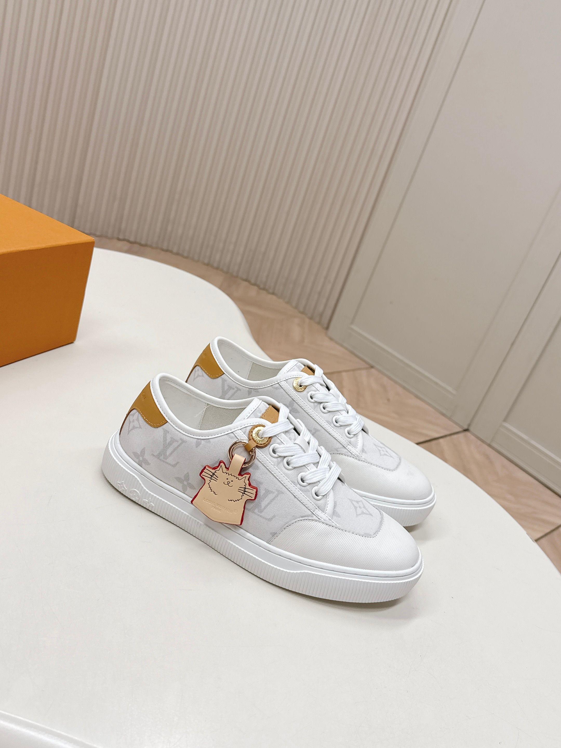 Louis Vuitton LV 驴牌26早春新款德训鞋板鞋运动鞋