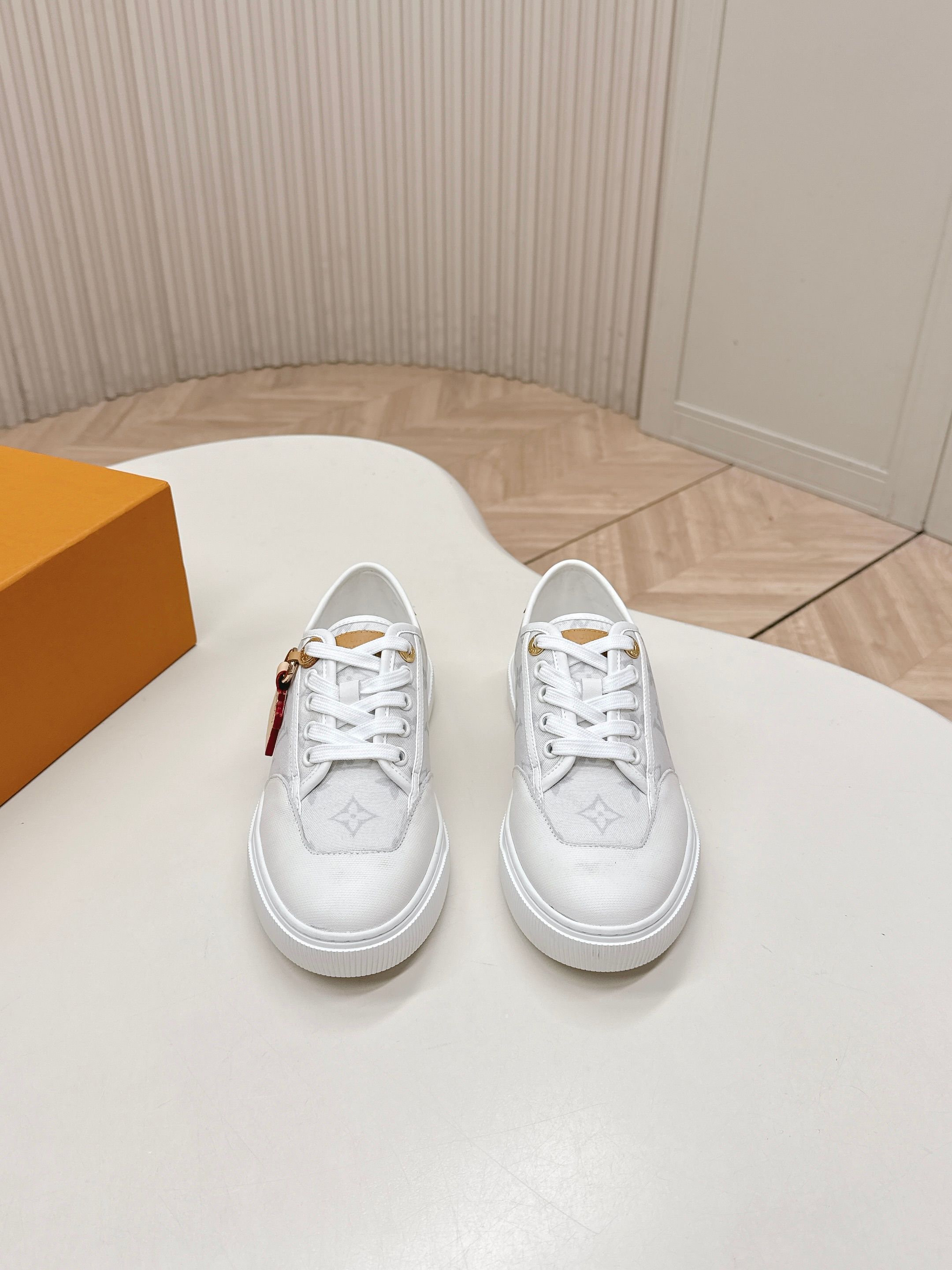 Louis Vuitton LV 驴牌26早春新款德训鞋板鞋运动鞋